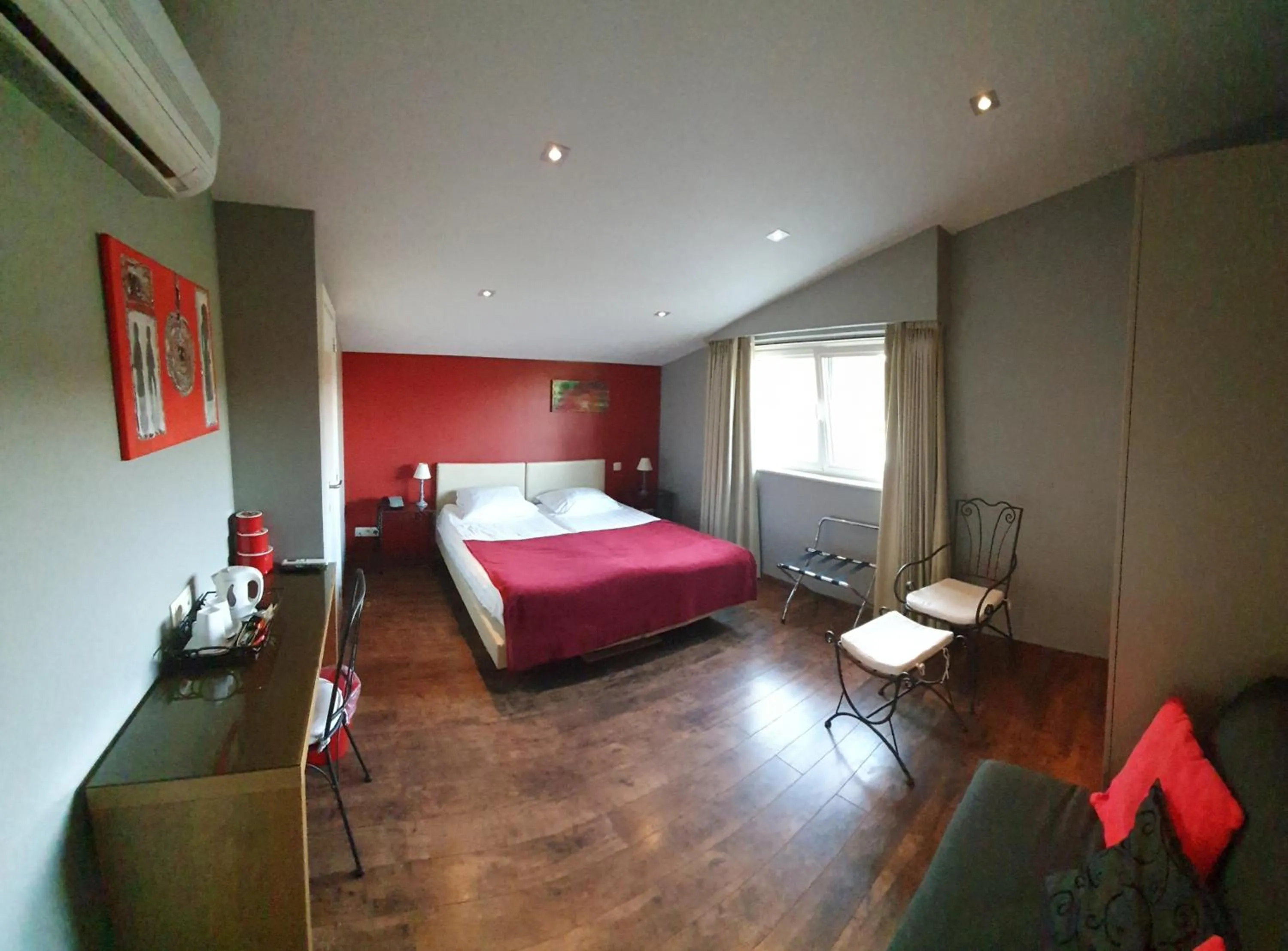 Bed in B&B De Edelsteen