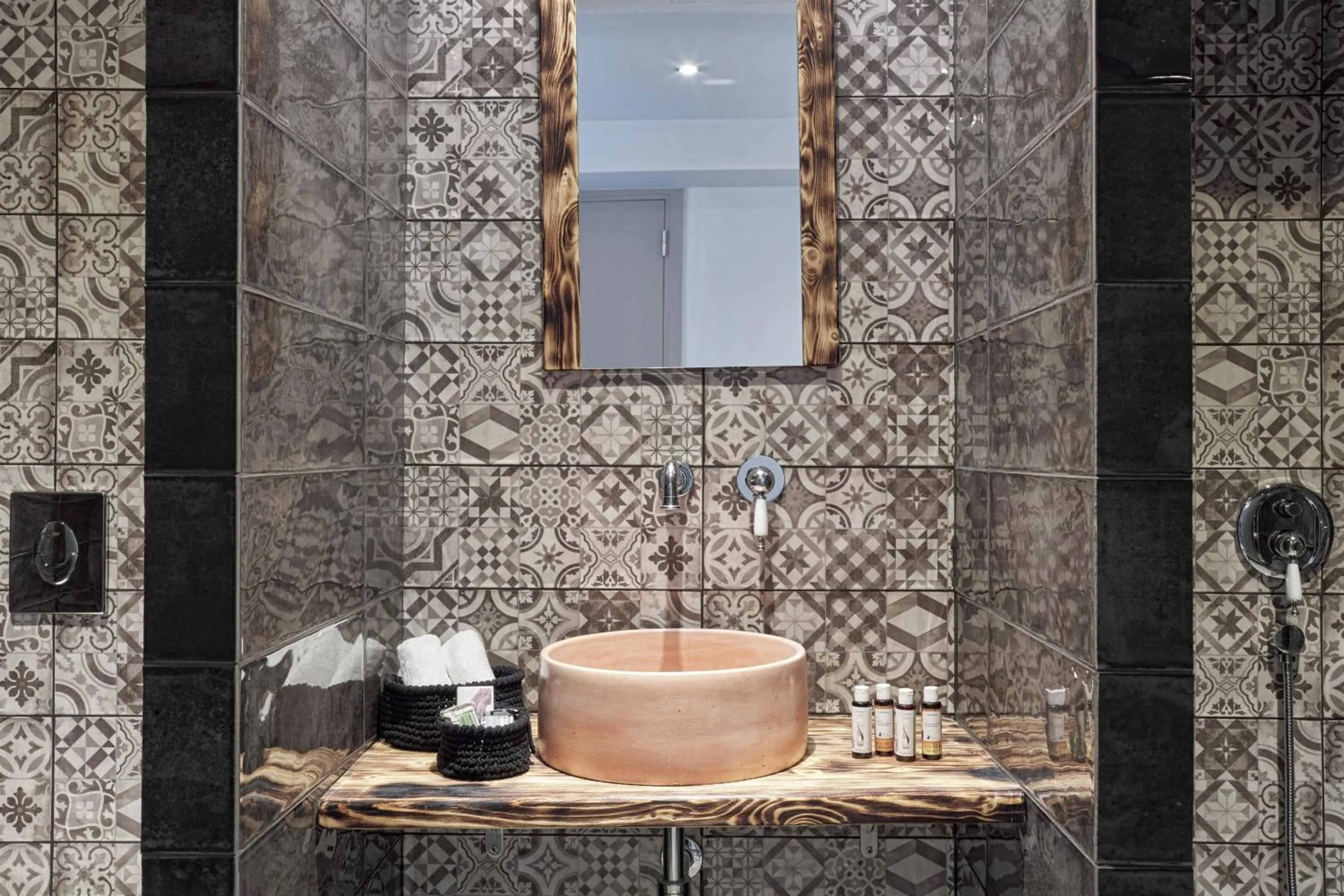 Bathroom in 18 Micon Str.