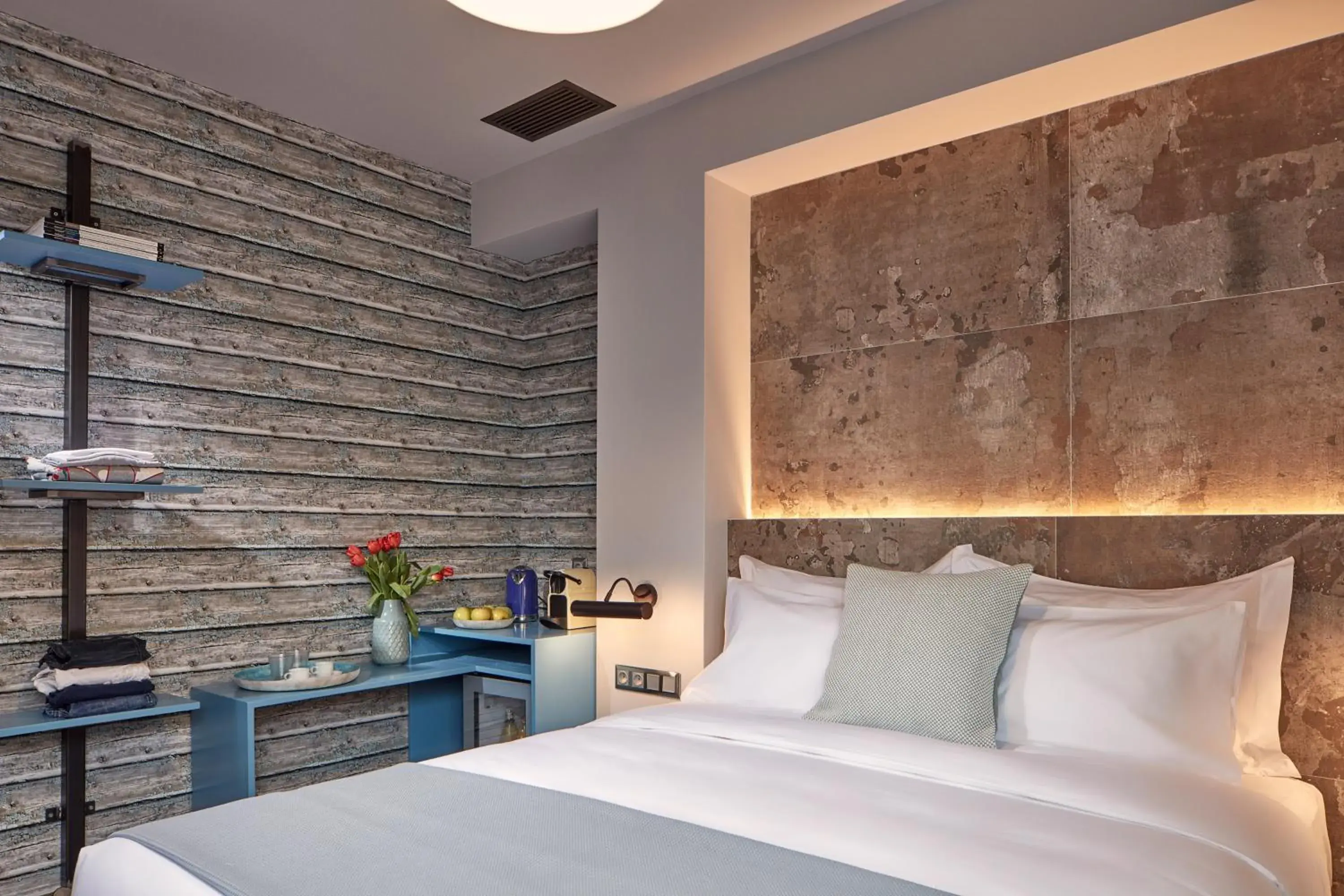 Bed in 18 Micon Str. Bed in 18 Micon Str.