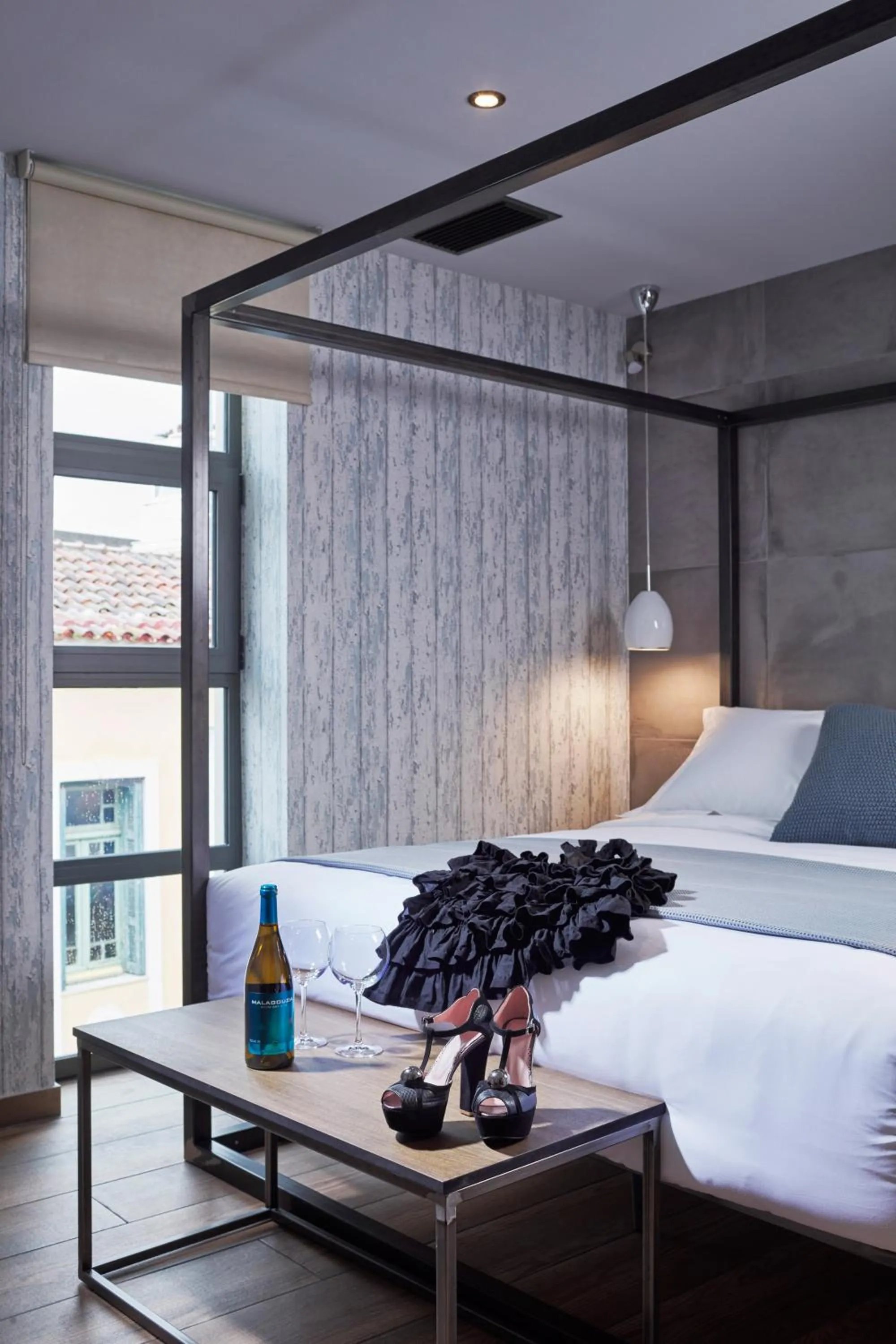 Bed in 18 Micon Str.