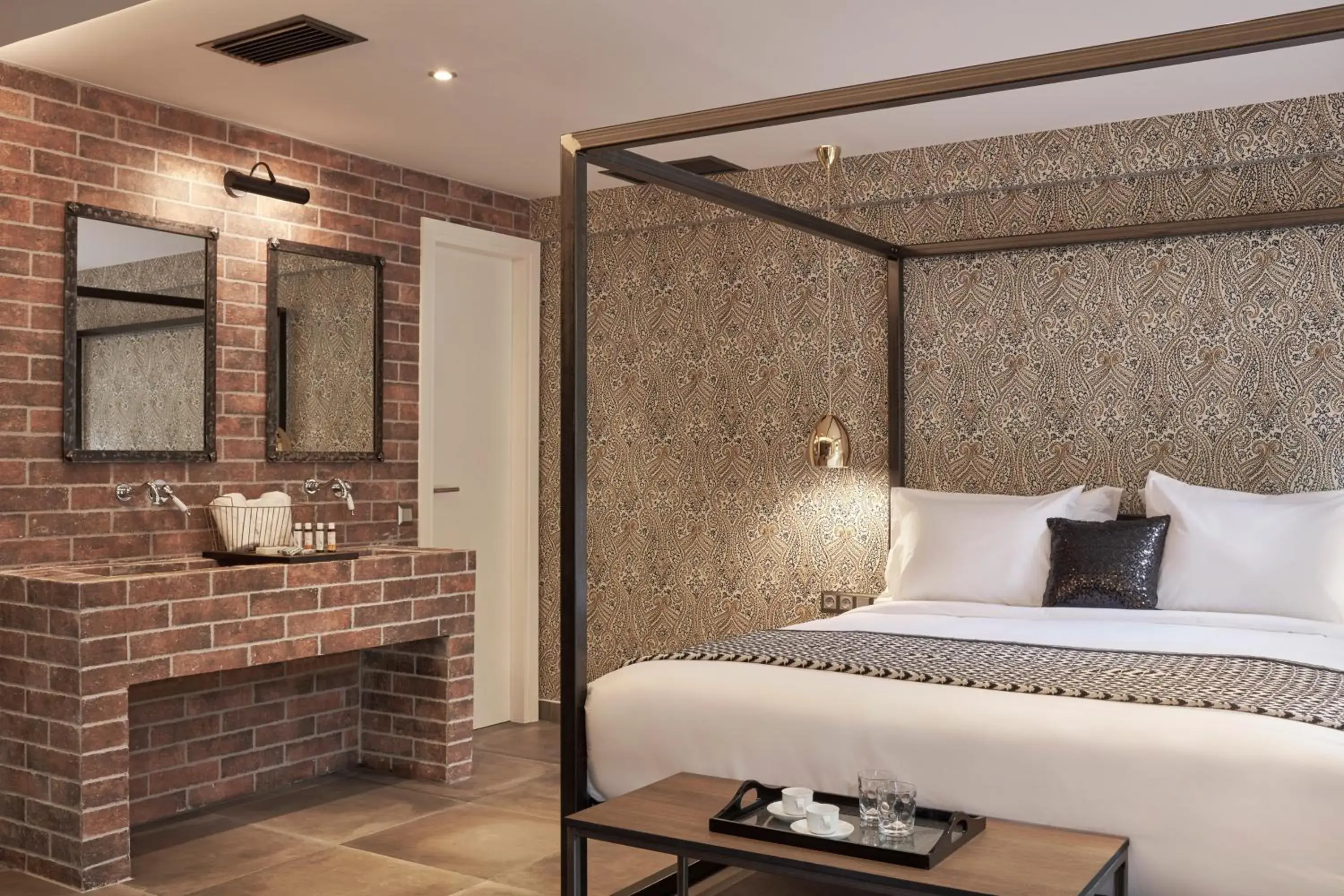 Bed in 18 Micon Str. Bed in 18 Micon Str.