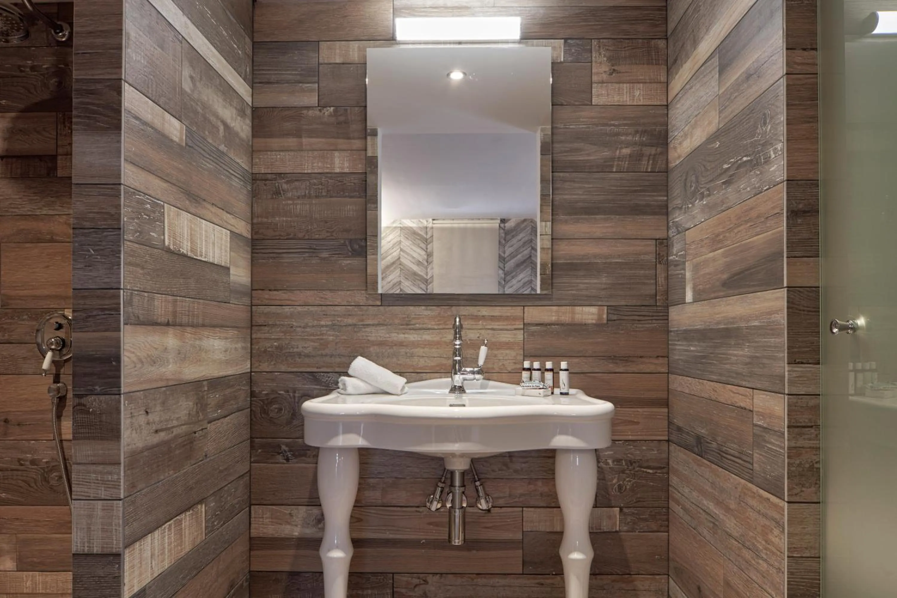 Bathroom in 18 Micon Str.