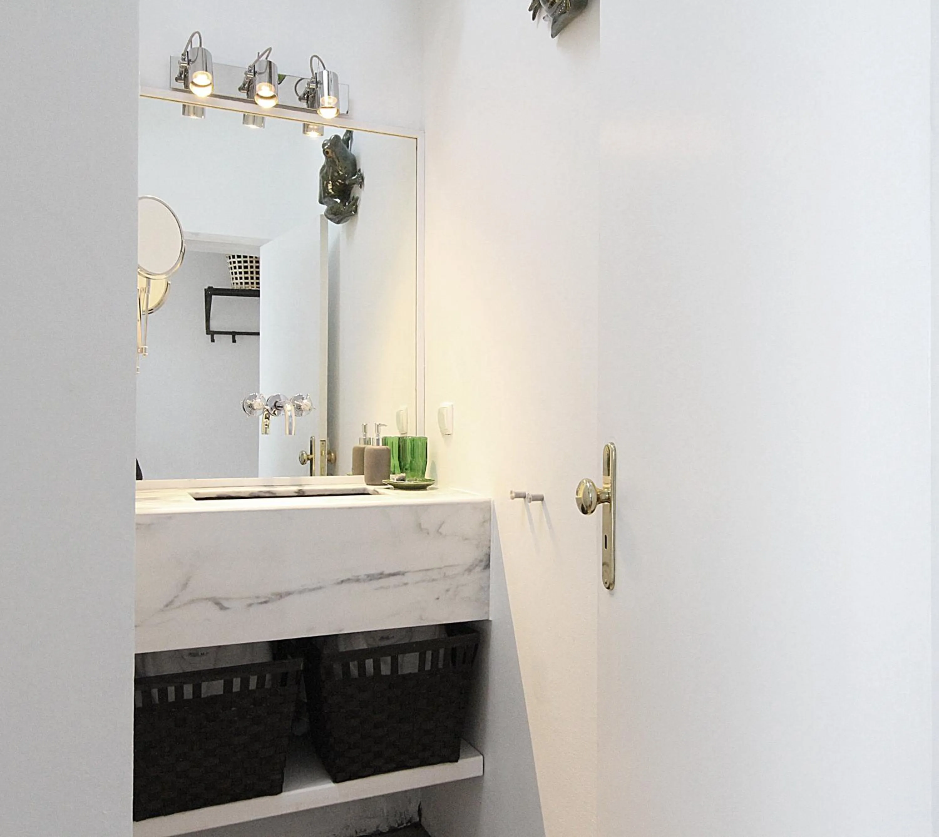 Bathroom in Senhora do Cabo Meco Homy Holidays