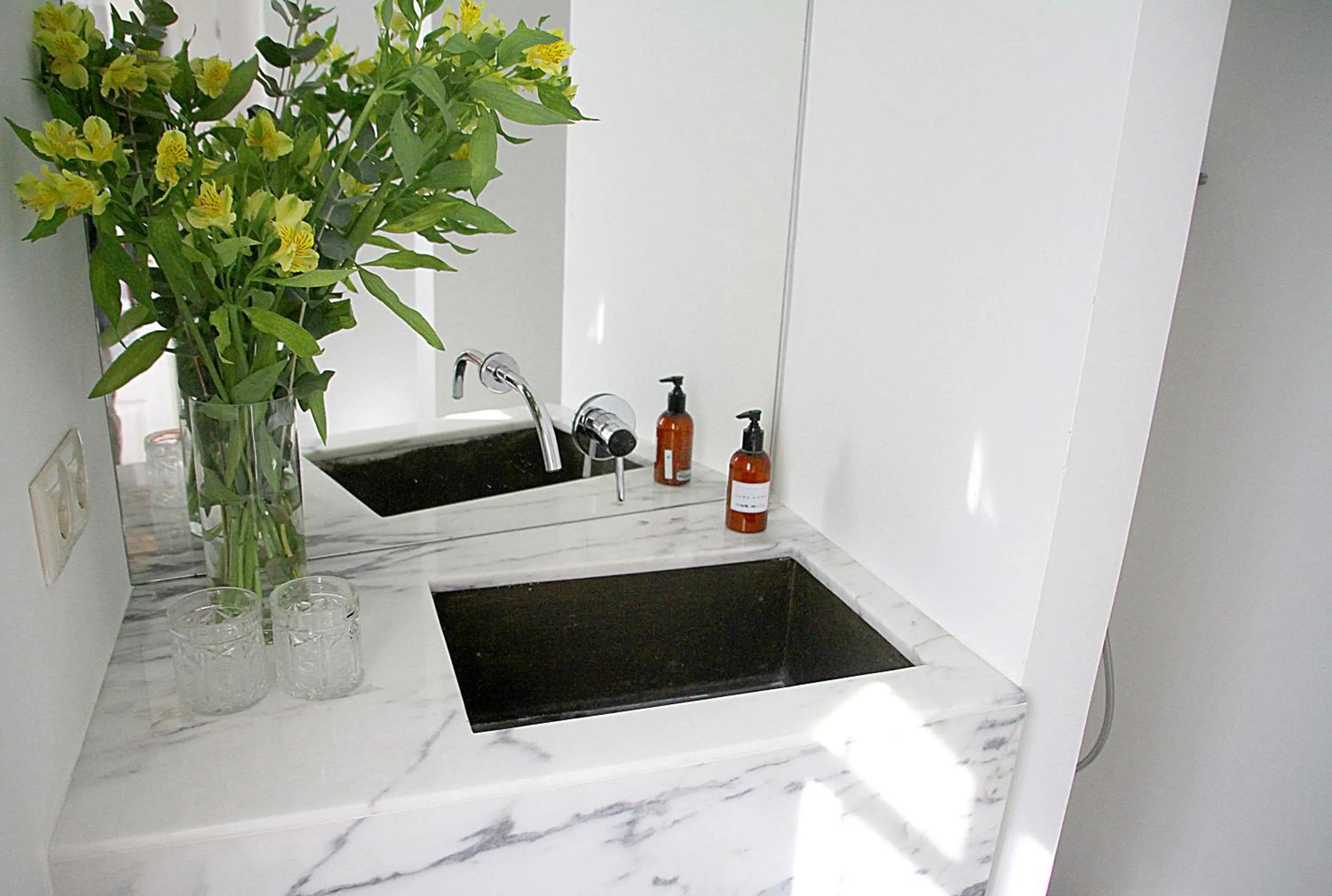 Bathroom in Senhora do Cabo Meco Homy Holidays