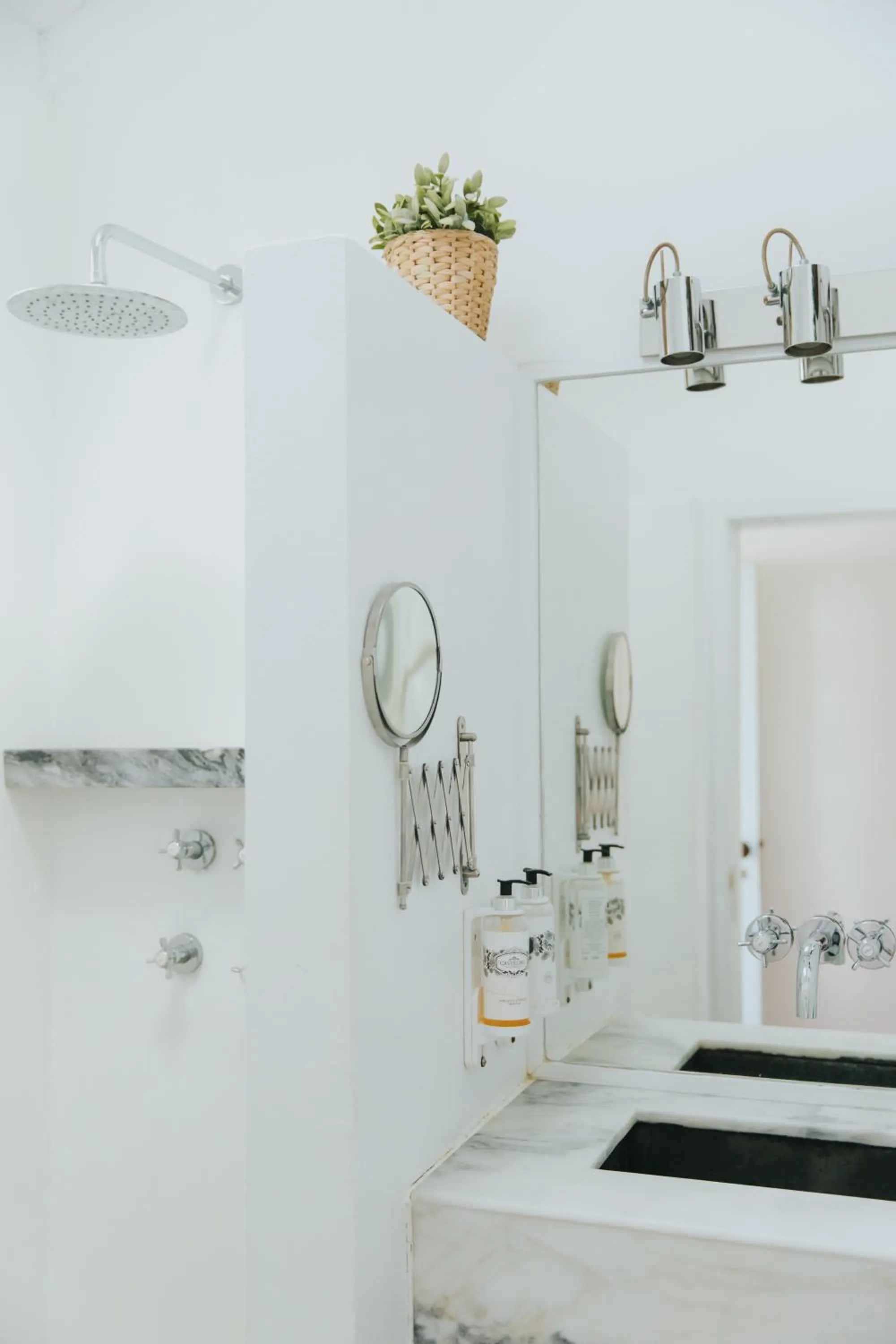Bathroom in Senhora do Cabo Meco Homy Holidays