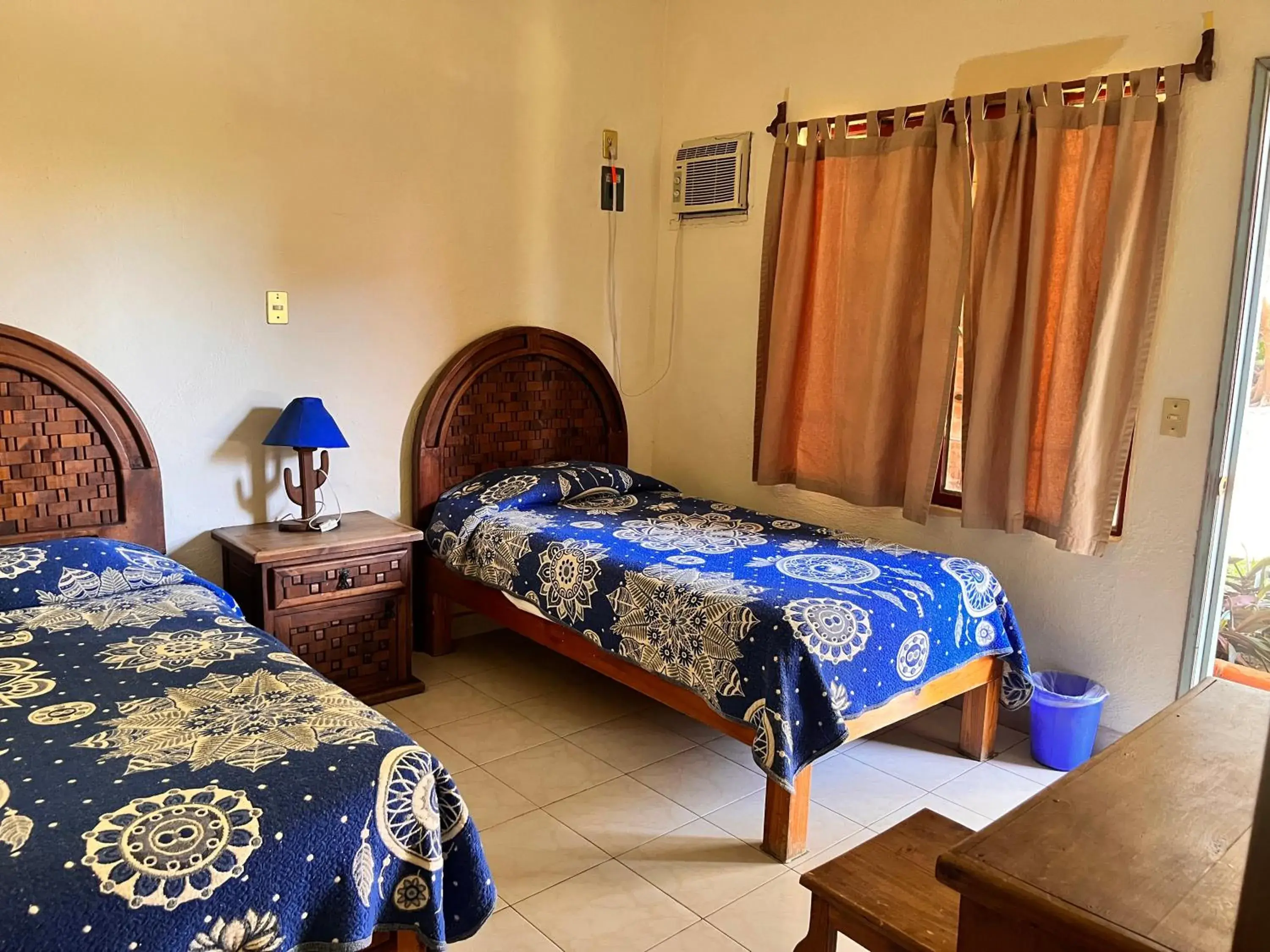 Family Room with Shared Bathroom in Hotel Posada Andaluz Family Room with Shared Bathroom in Hotel Posada Andaluz