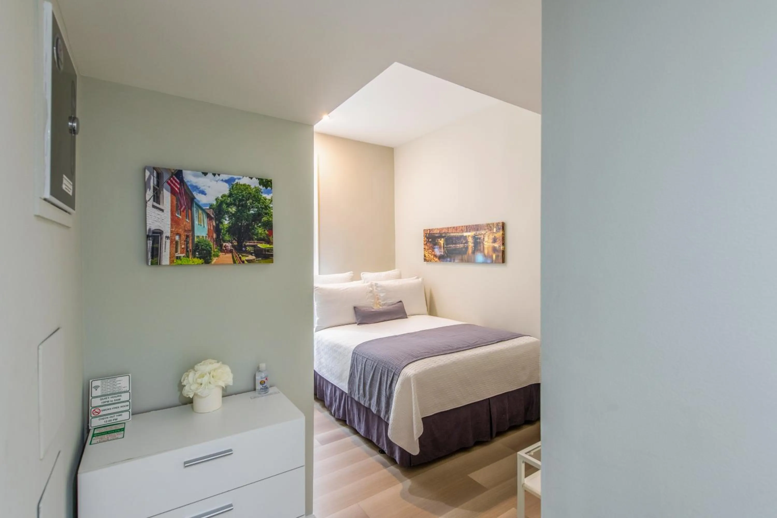 Bed in The Georgetown House Inn