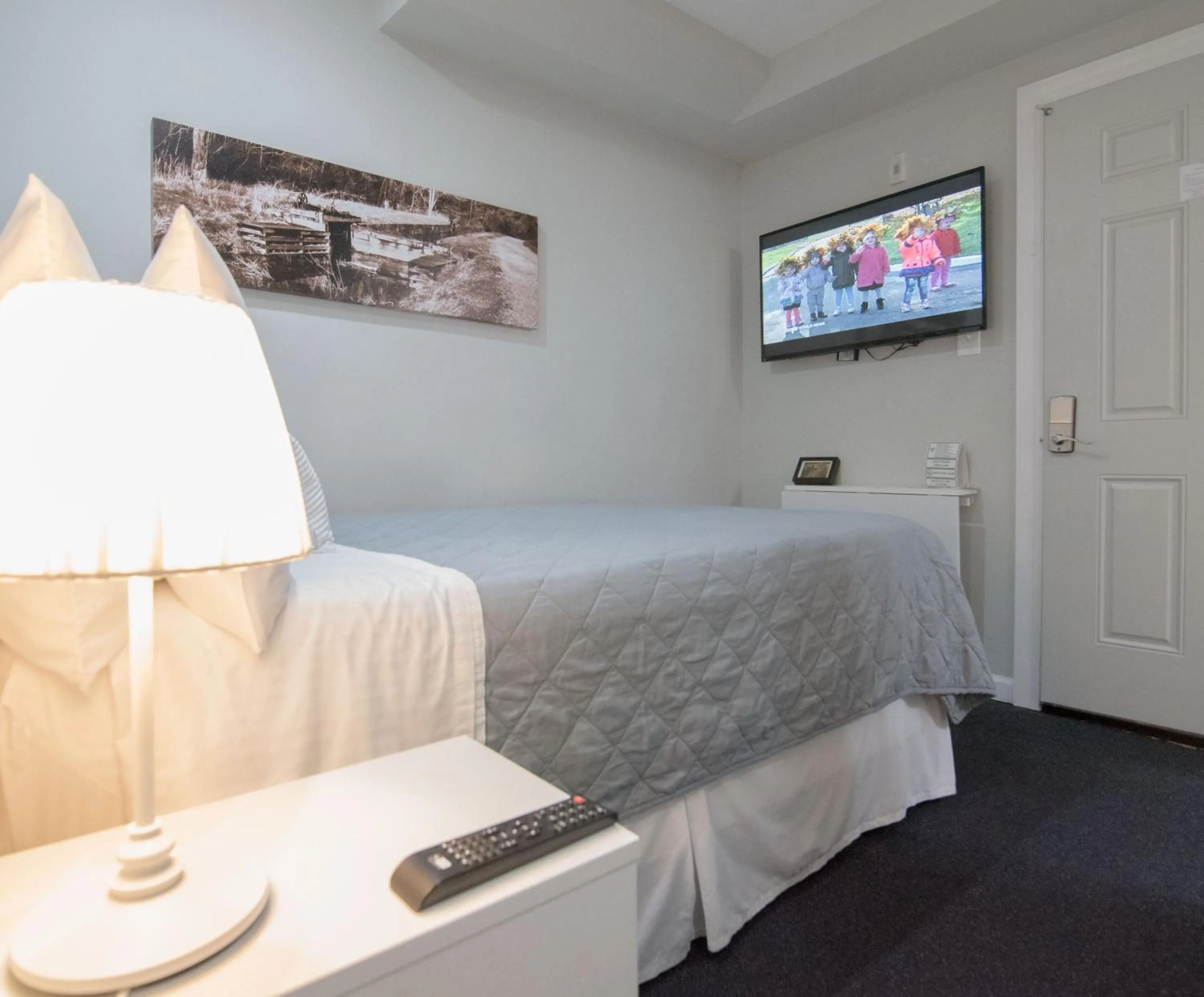 Bed in The Georgetown House Inn