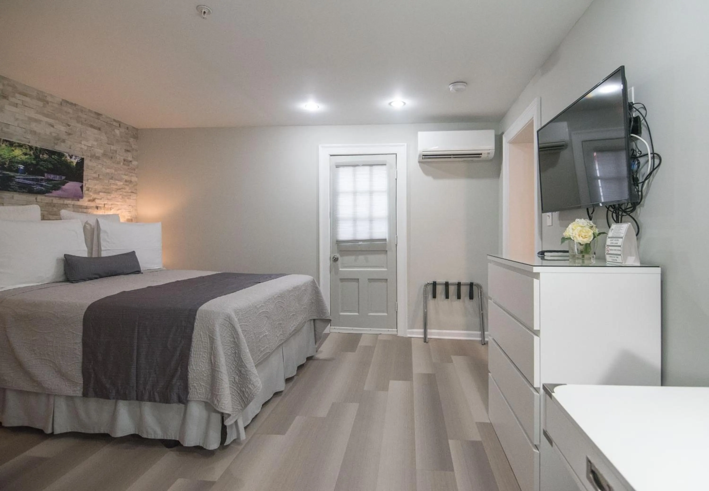 Bed in The Georgetown House Inn