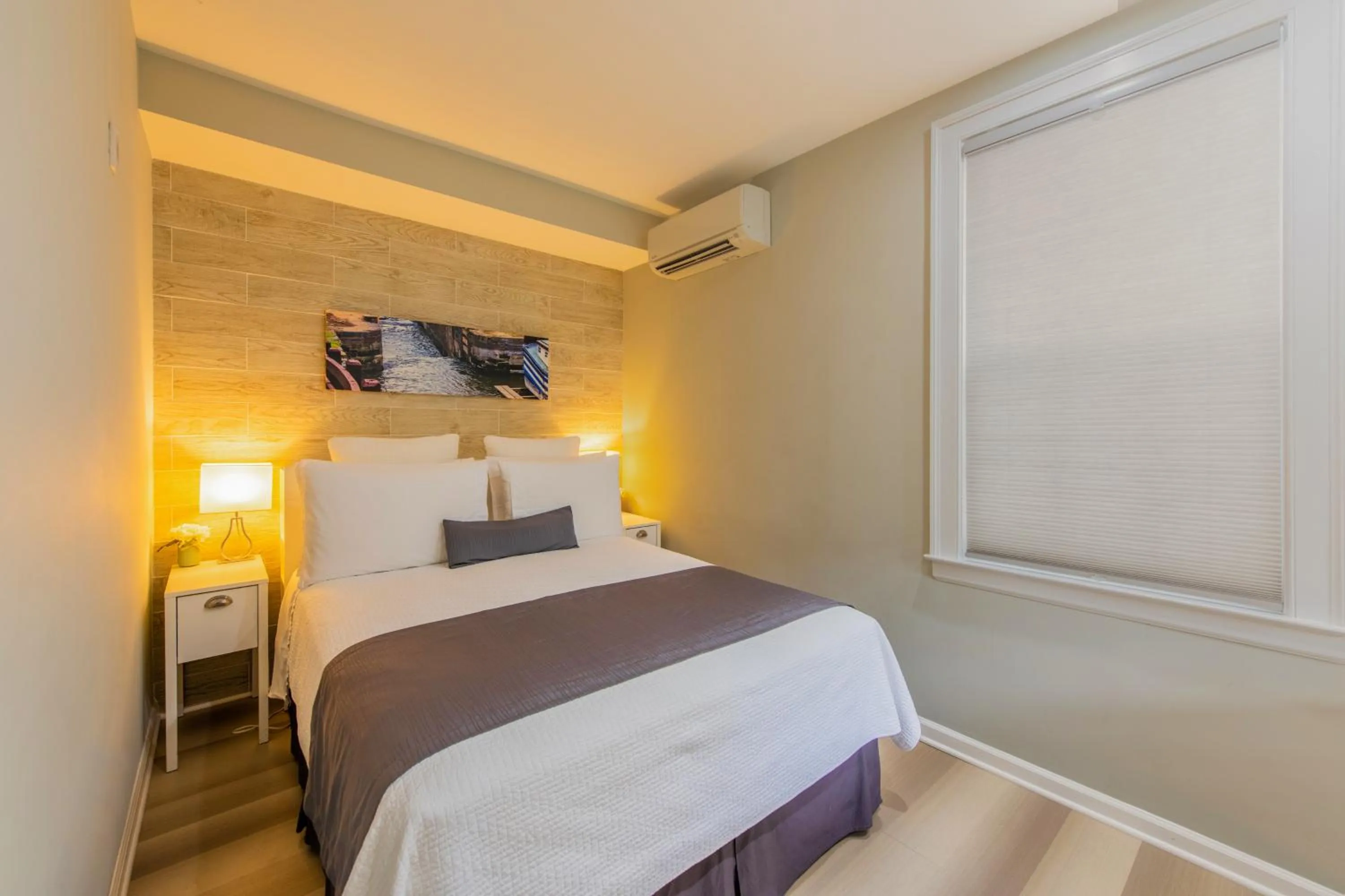 Bed in The Georgetown House Inn