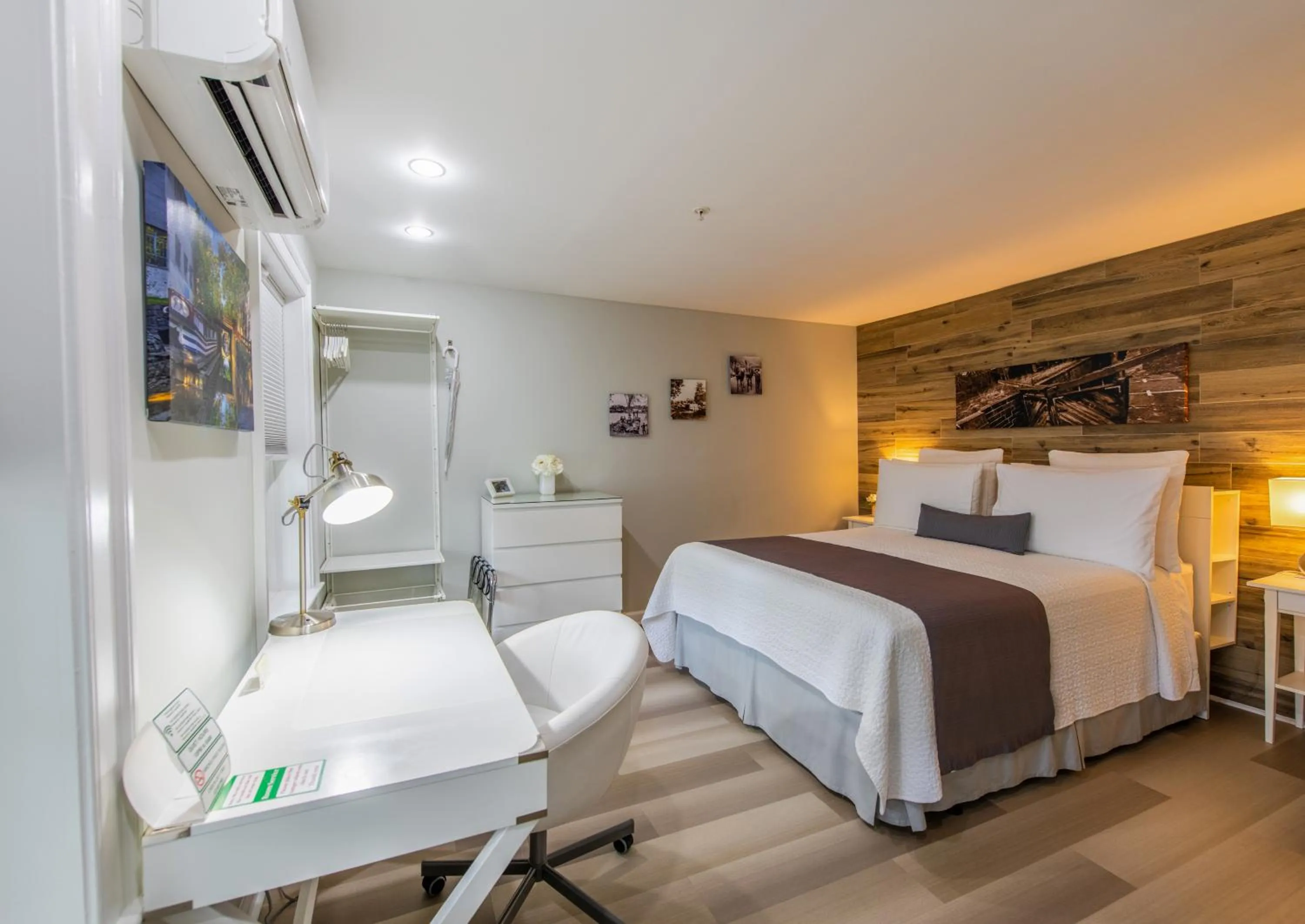 Bed in The Georgetown House Inn