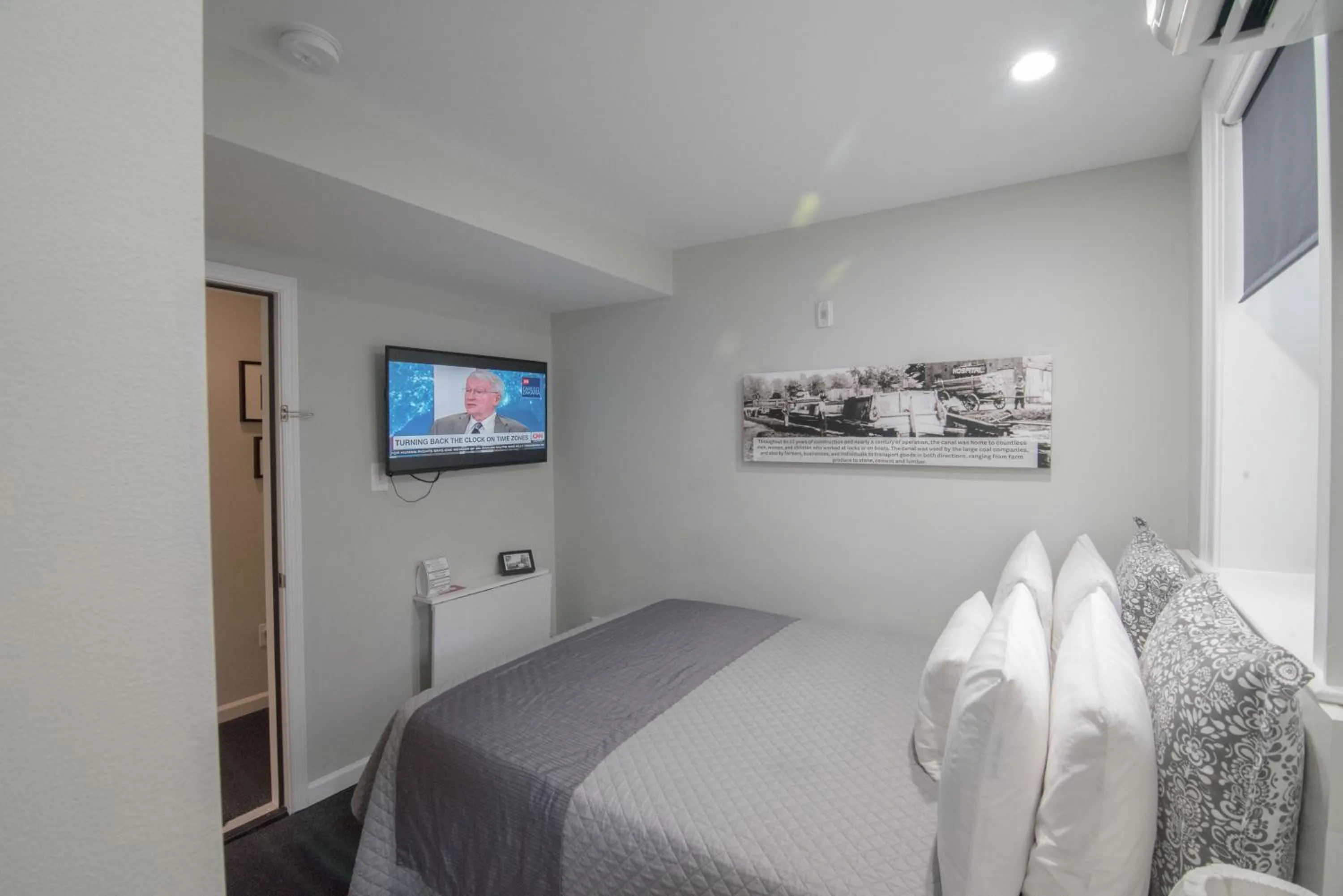 Bed in The Georgetown House Inn