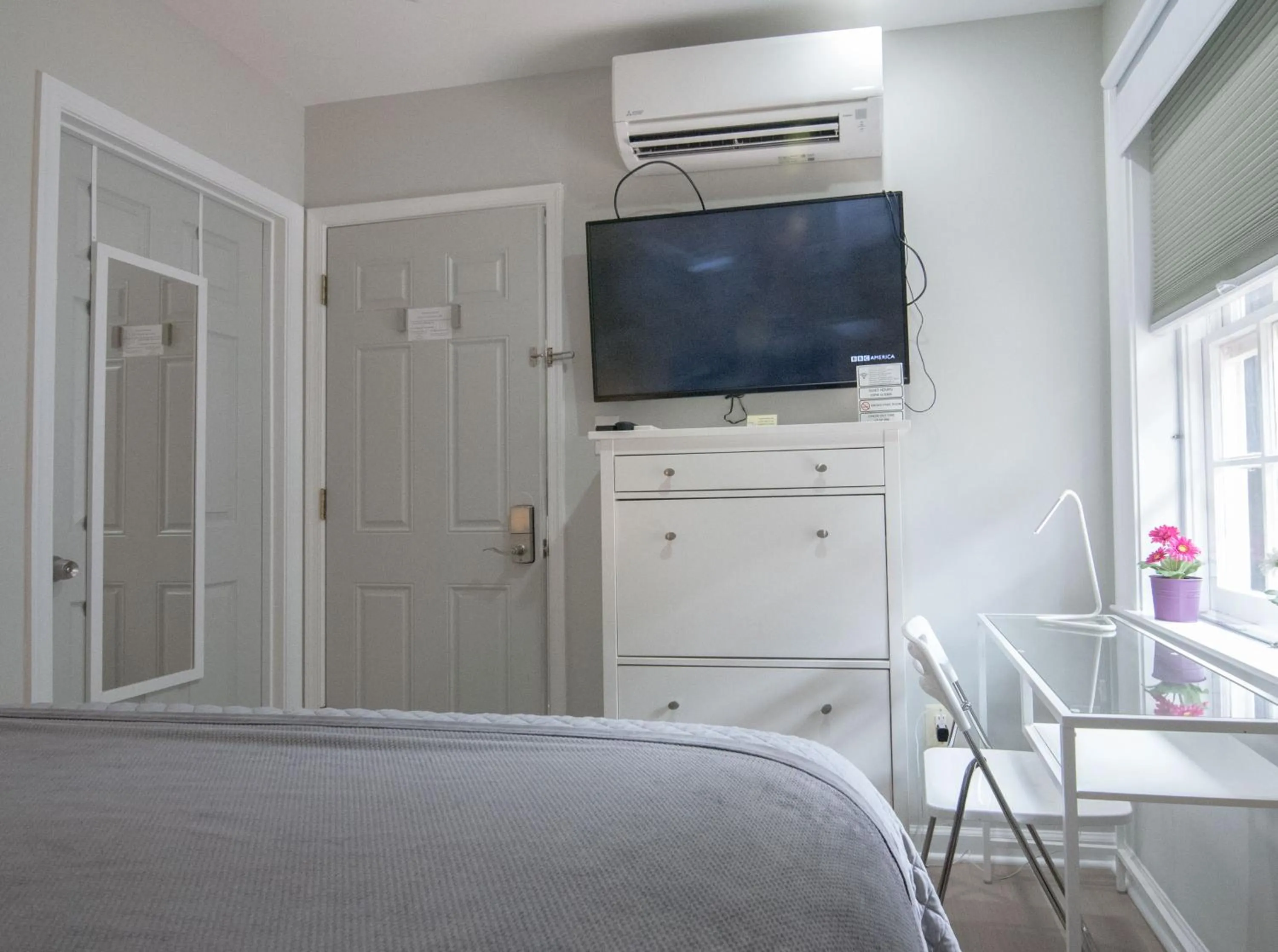 Bed in The Georgetown House Inn