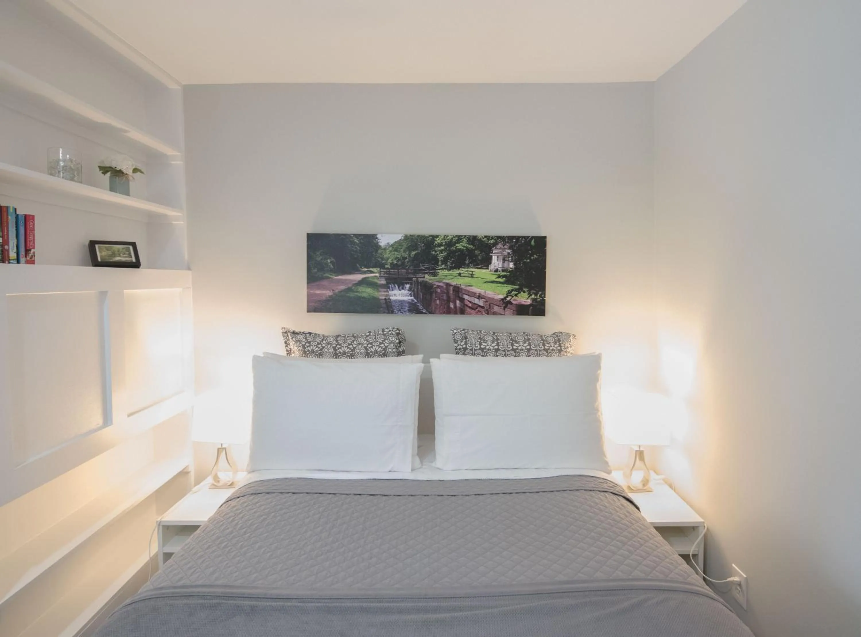 Bed in The Georgetown House Inn