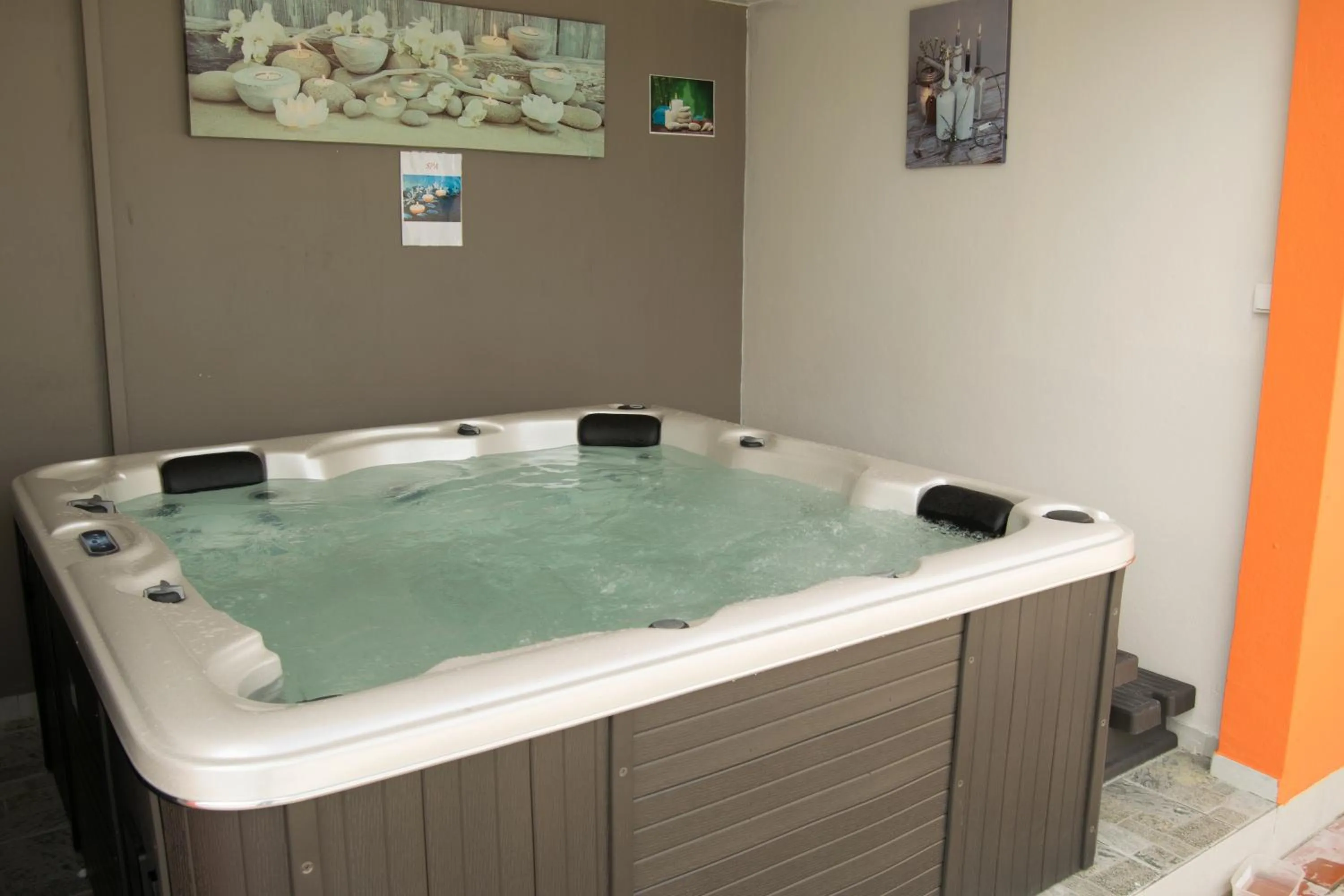 Hot Tub in Domaine De Titine