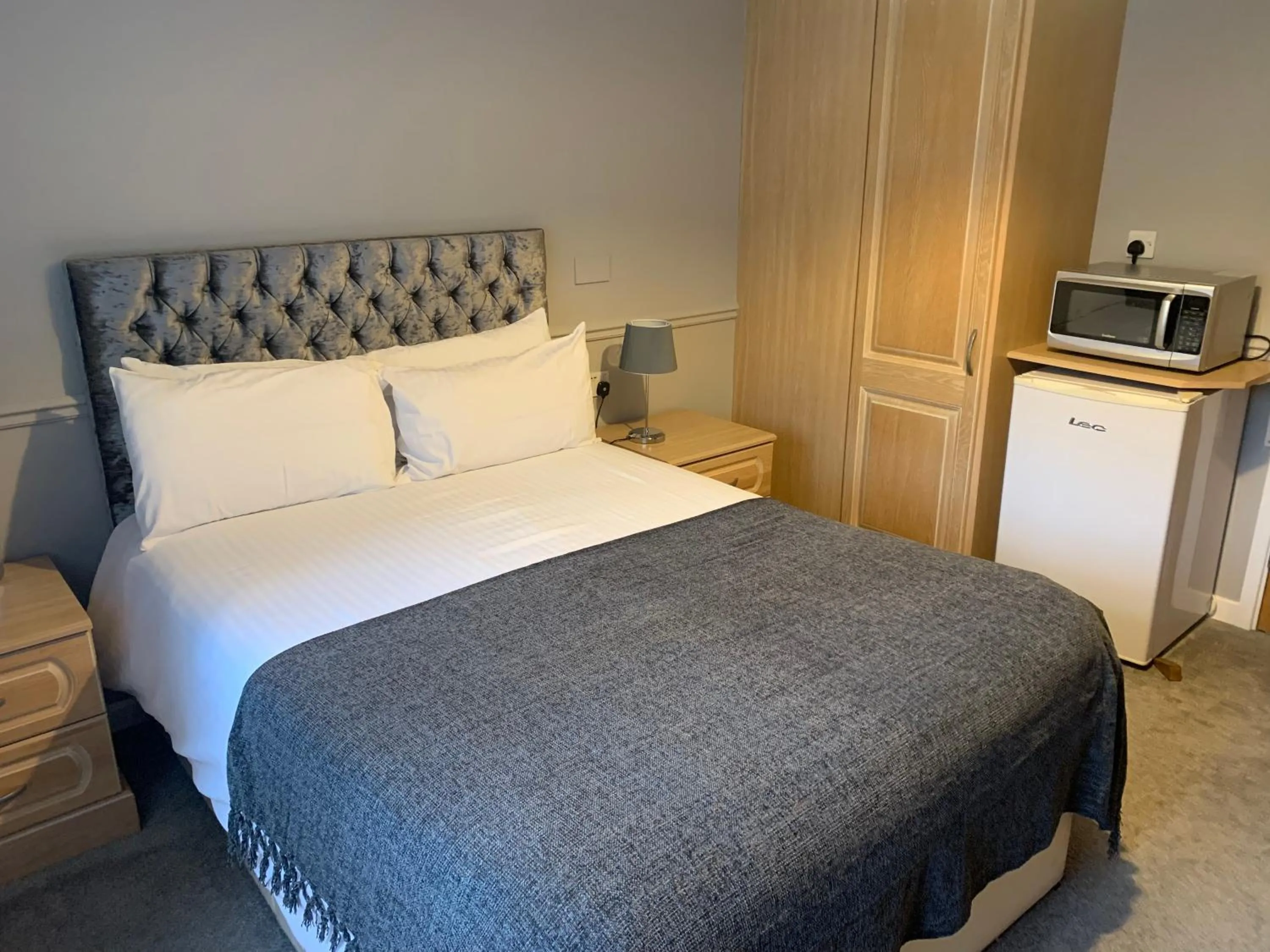 minibar, Bed in Church Farm Guest House