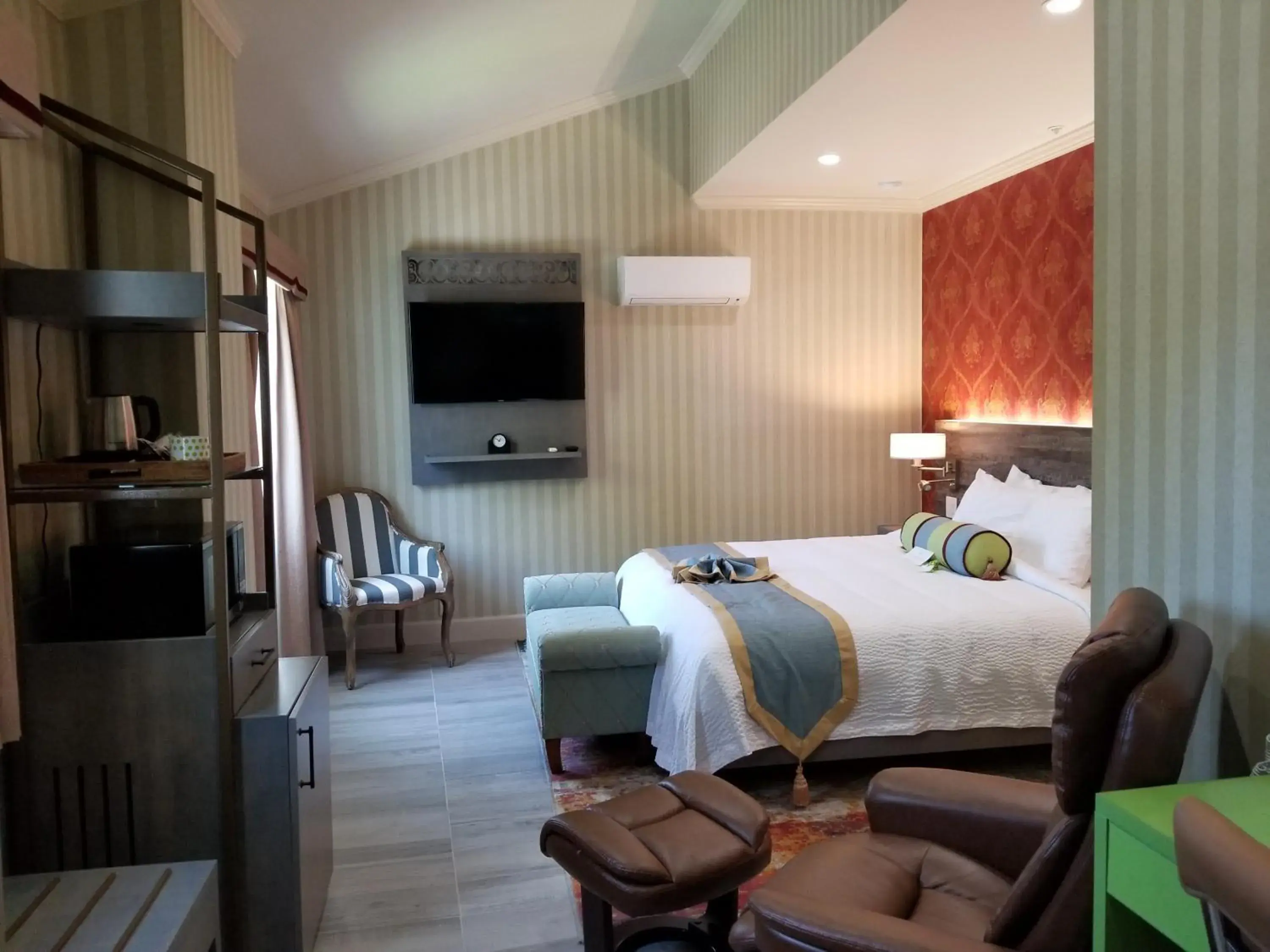 Bed in SenS Hotel & Vanne Bistro Berkeley Bed in SenS Hotel & Vanne Bistro Berkeley
