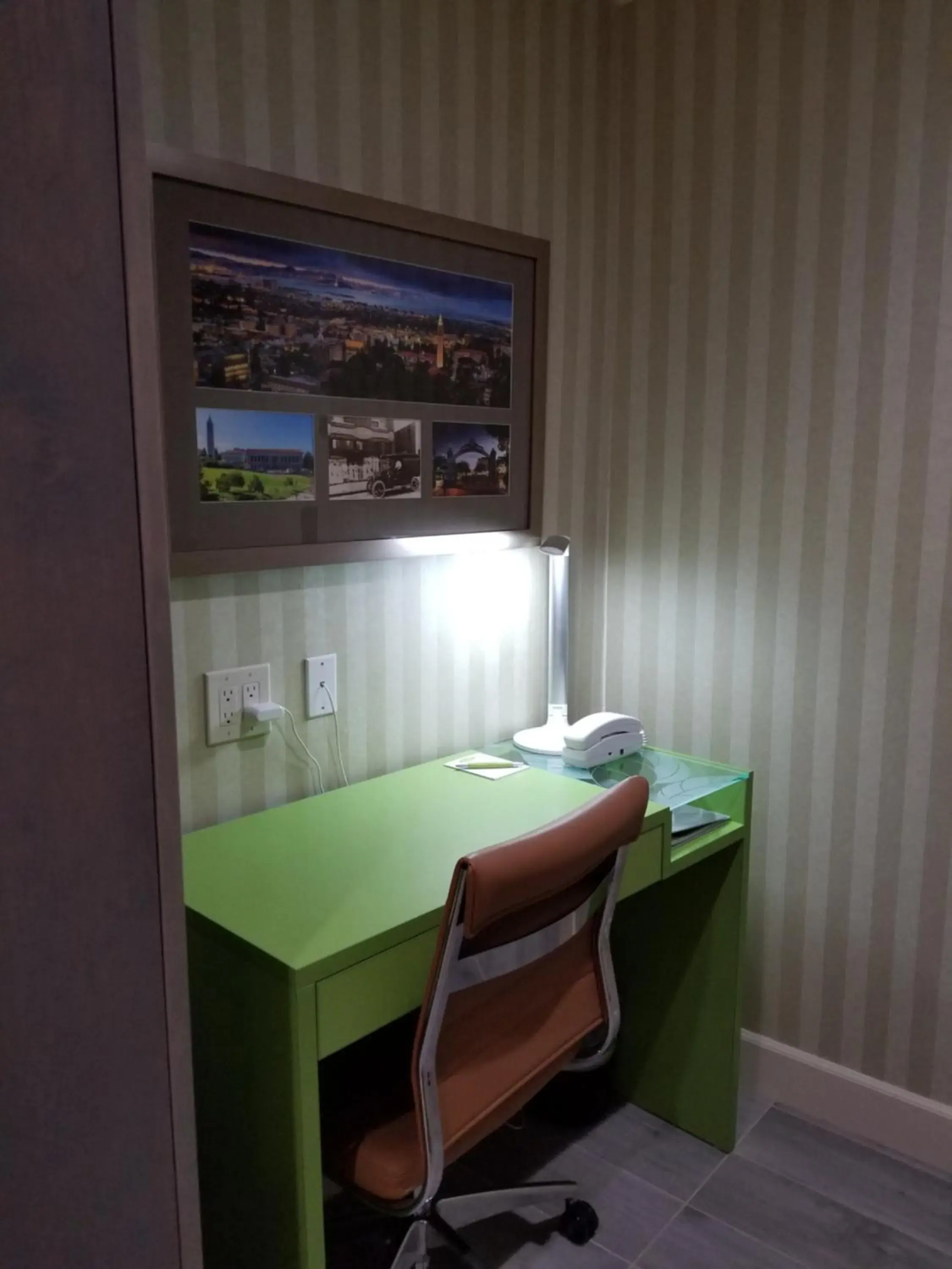 King Room with Balcony in SenS Hotel & Vanne Bistro Berkeley King Room with Balcony in SenS Hotel & Vanne Bistro Berkeley