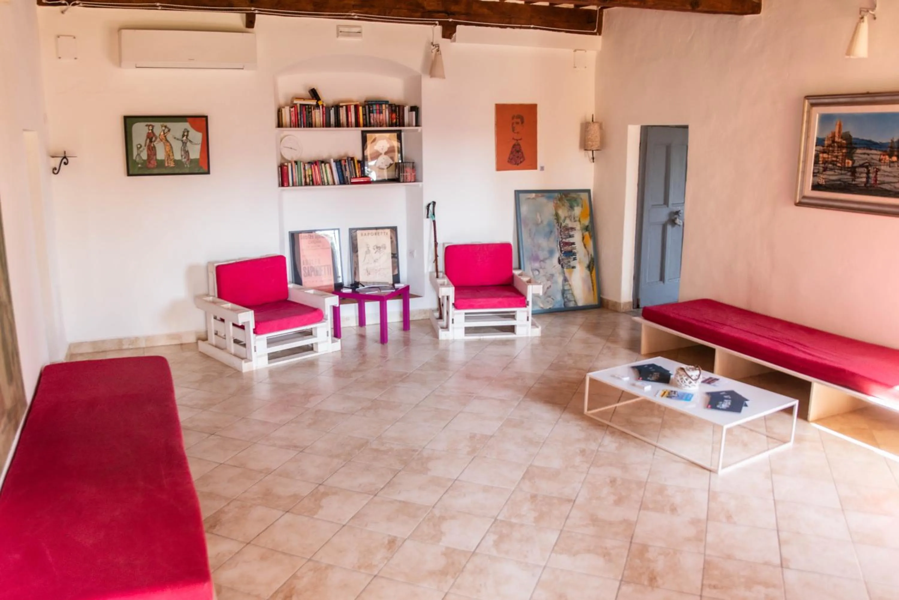 Communal lounge/ TV room in Ostello di Camaiore