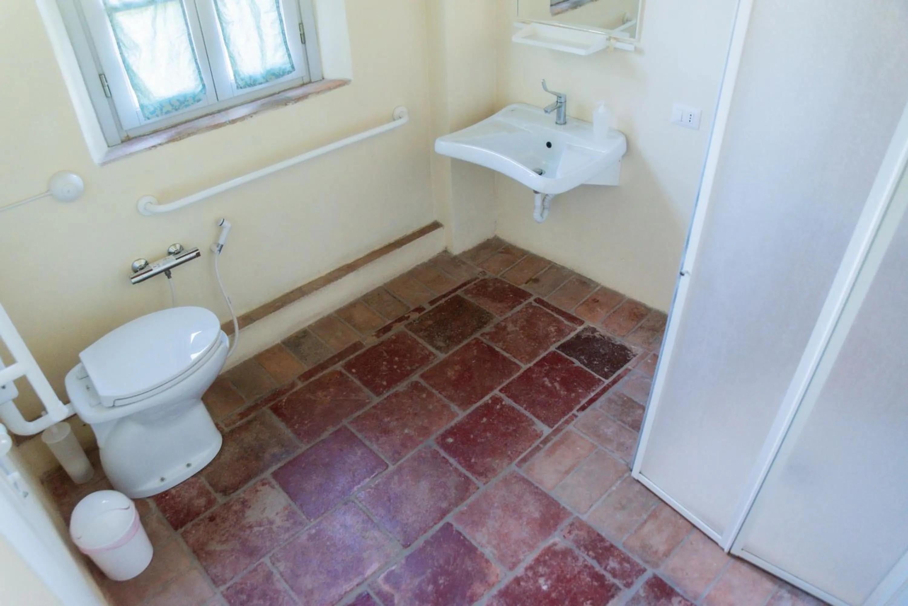 Shower in Ostello di Camaiore