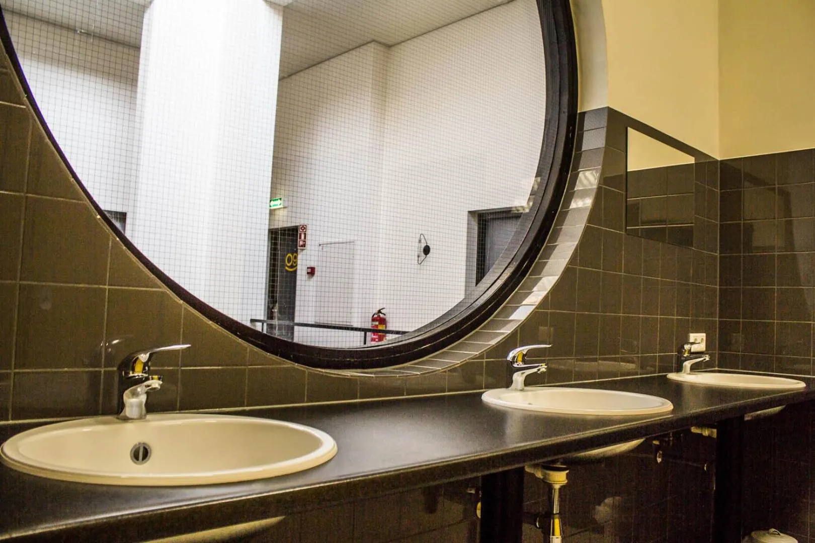 Toilet in Hostel Roots