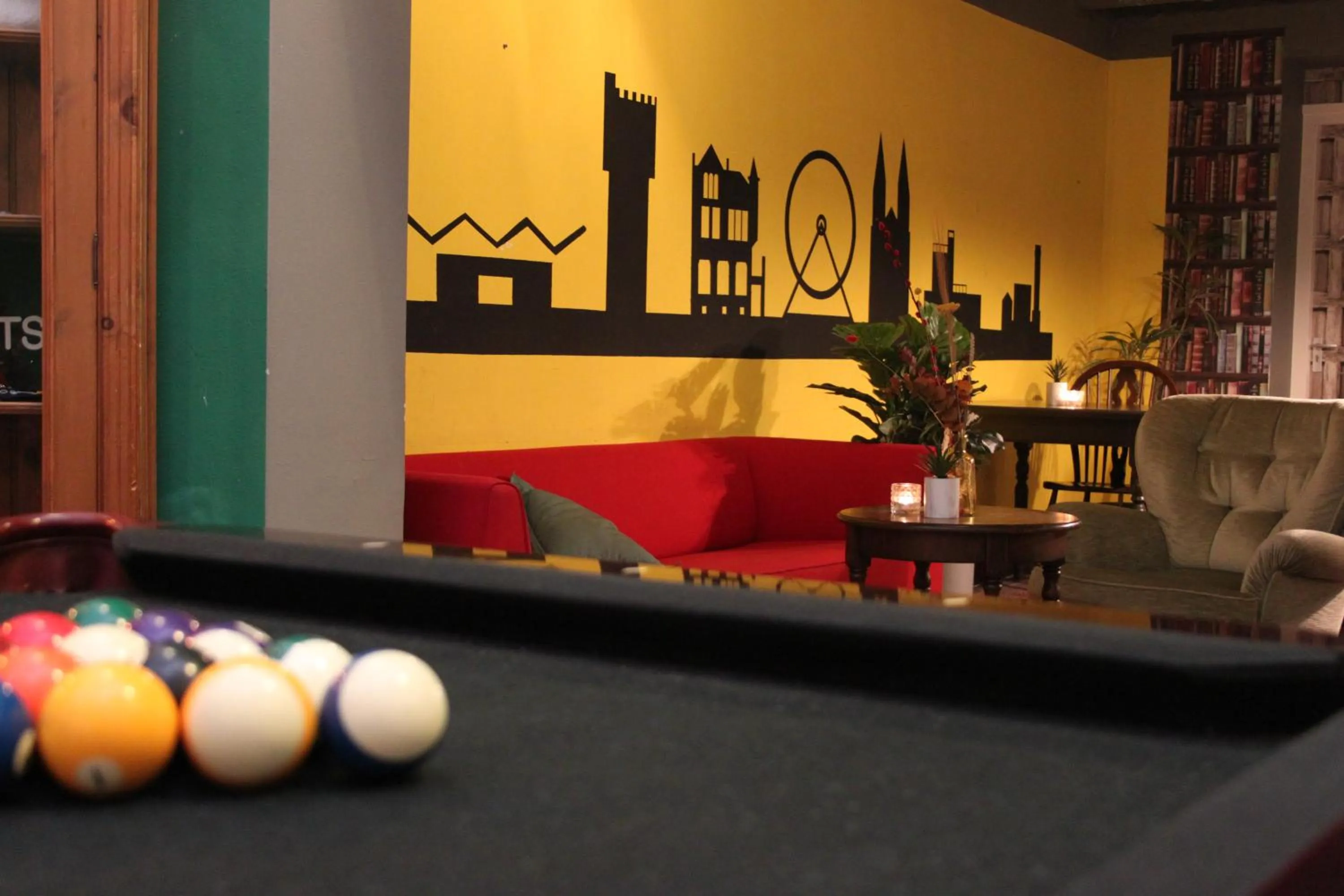 Billiard in Hostel Roots