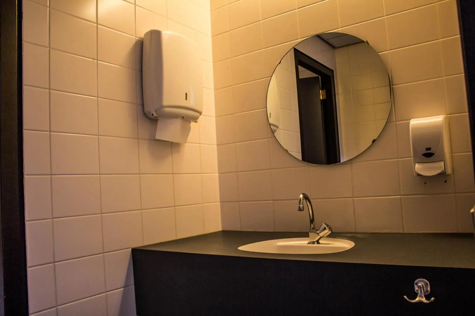 Toilet in Hostel Roots