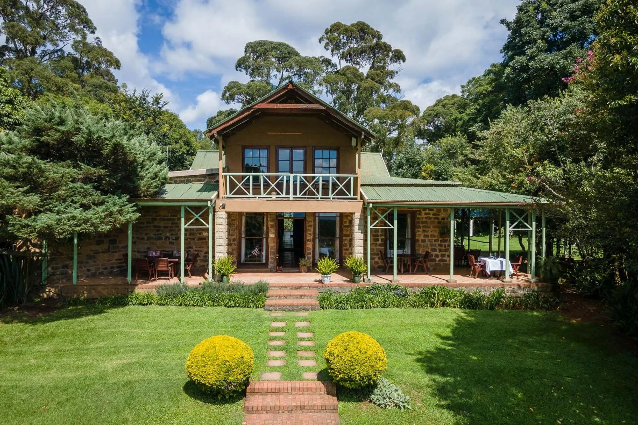 Property building in Halliwell Country Inn