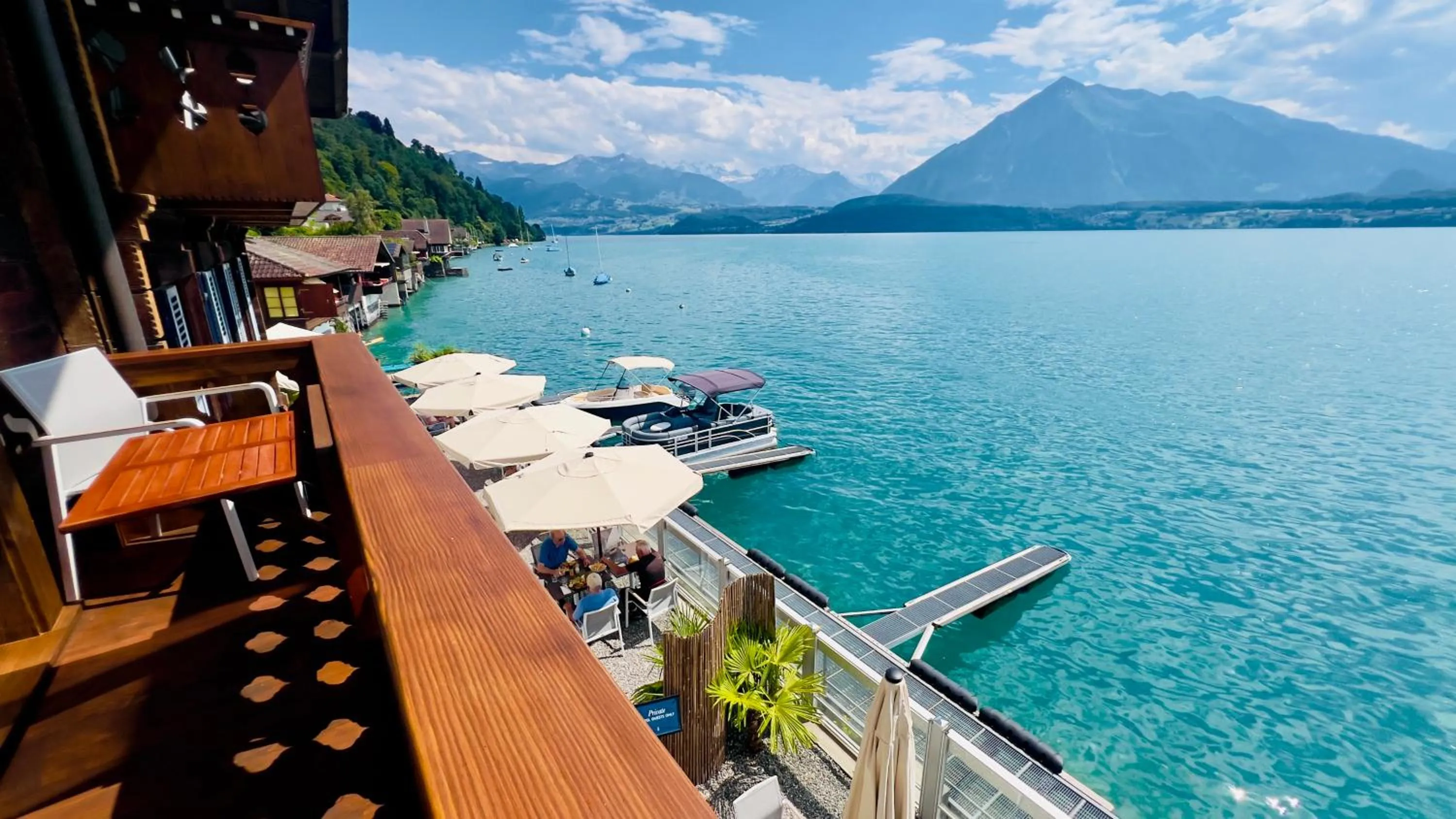 Lake view in Boutique Hotel Niesenblick - direkt am Thunersee gelegen mit SELF CHECK IN & digitaler Rezeption