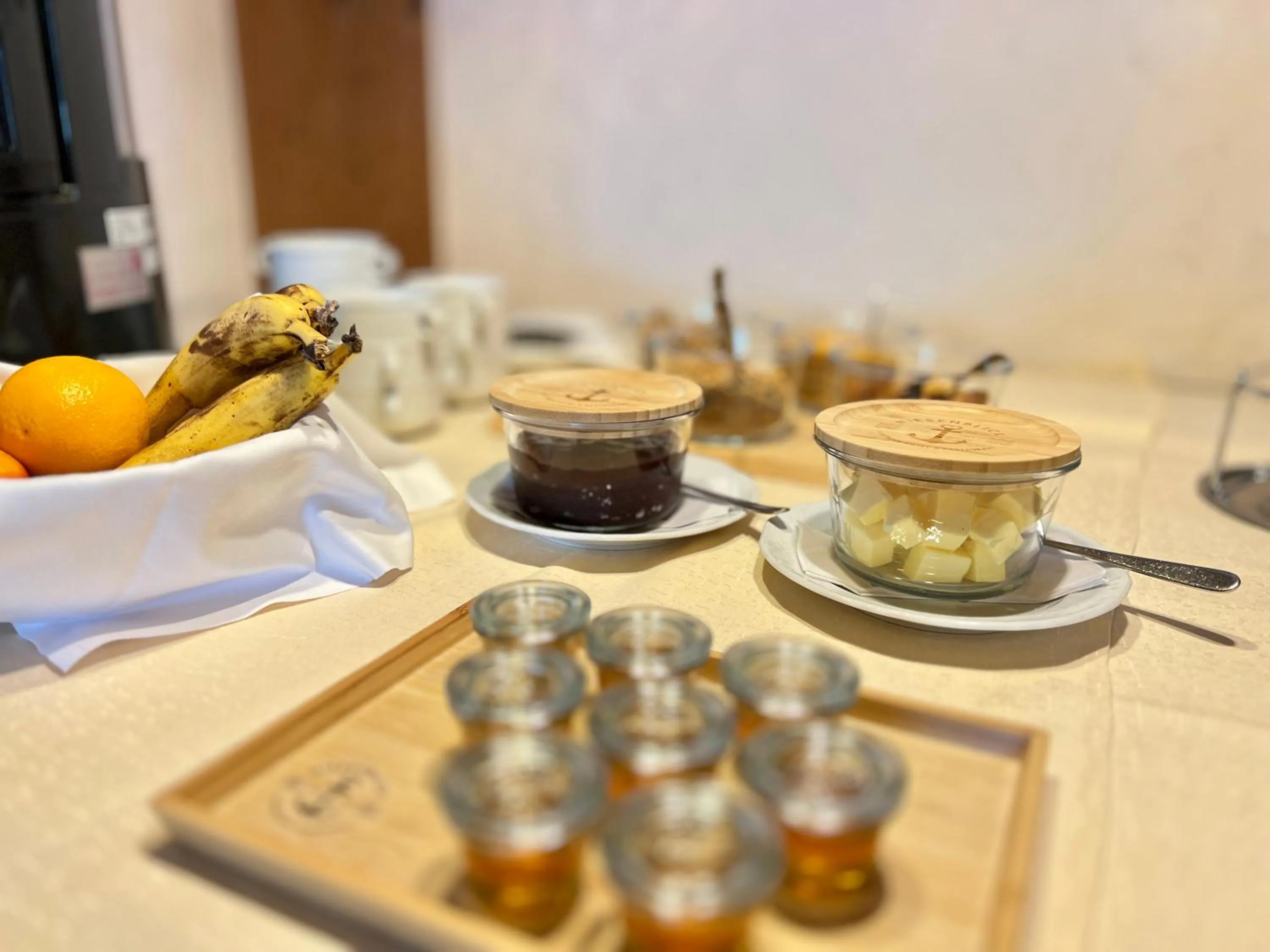 Breakfast in Boutique Hotel Niesenblick - direkt am Thunersee gelegen mit SELF CHECK IN & digitaler Rezeption