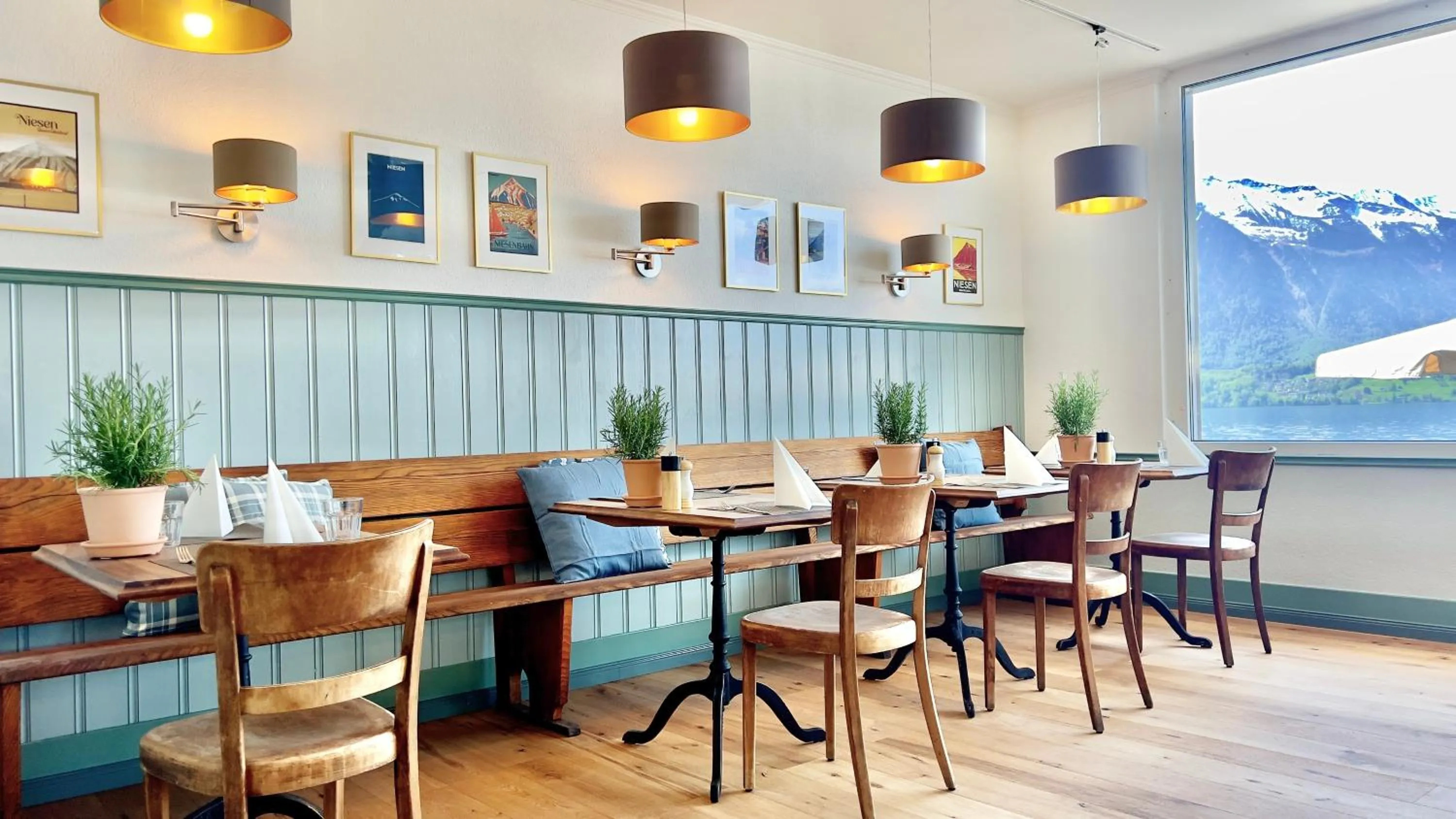 Restaurant/places to eat in Boutique Hotel Niesenblick - direkt am Thunersee gelegen mit SELF CHECK IN & digitaler Rezeption