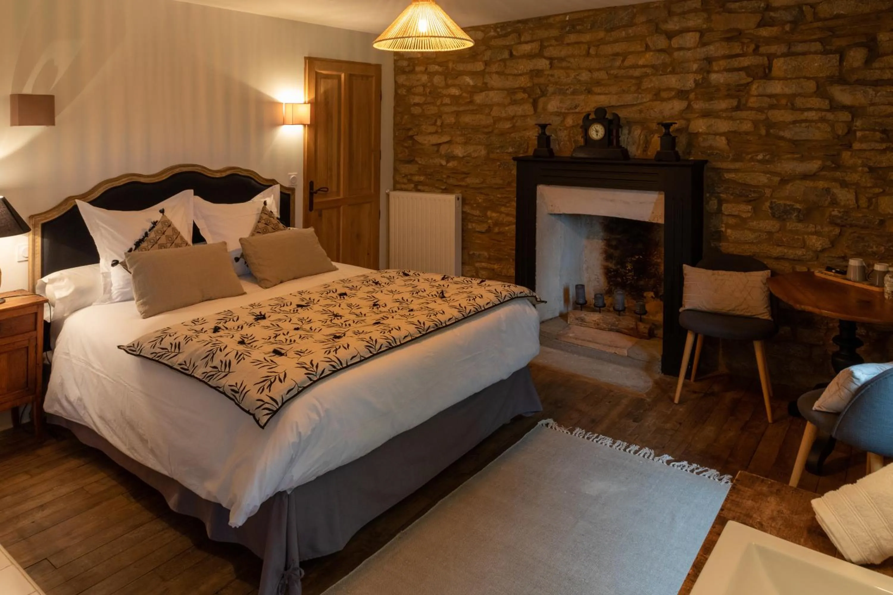 Photo of the whole room, Bed in Domaine du Kelenn, Maison d'hôtes de charme avec piscine