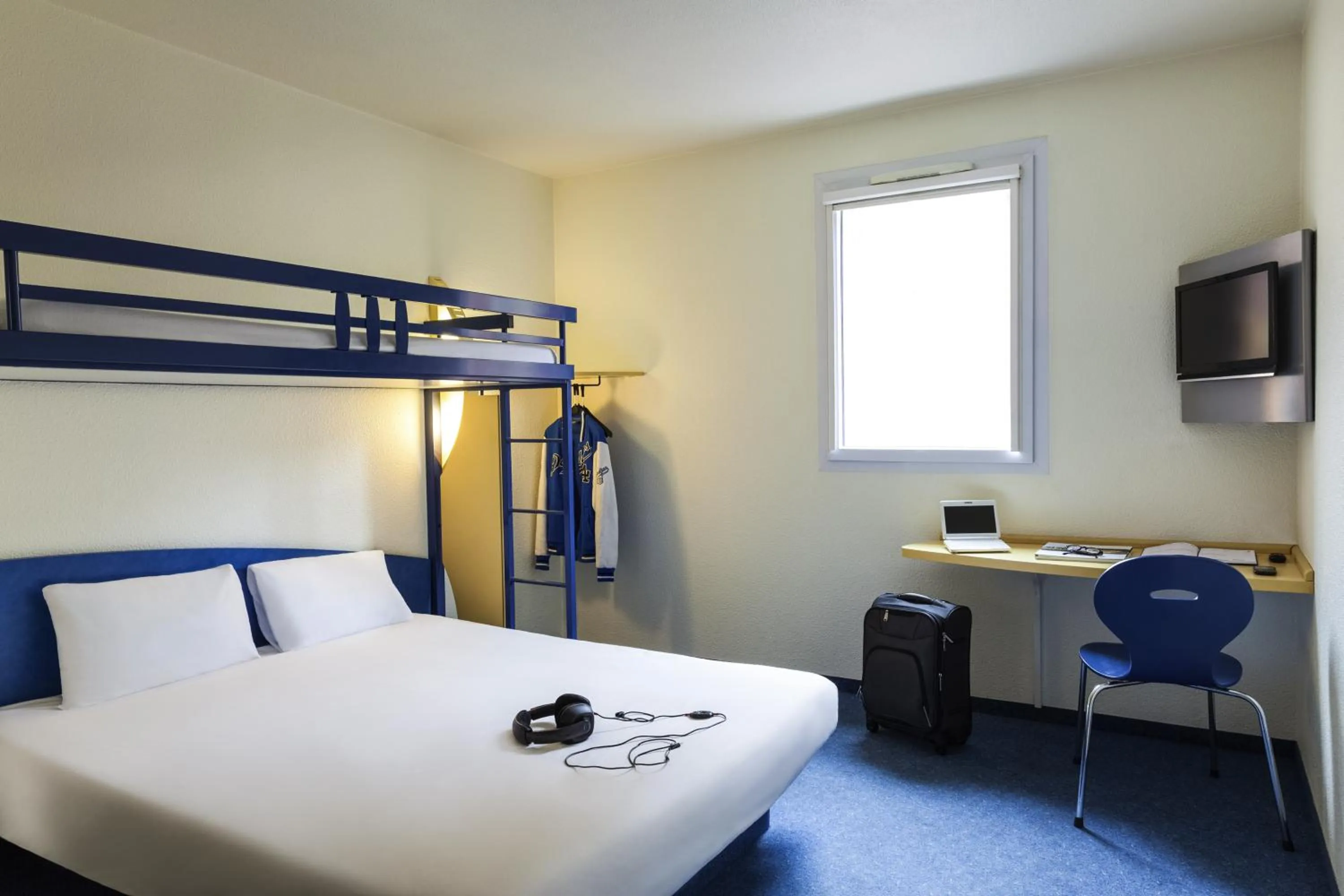 Bed in ibis budget Aachen Raeren Grenze