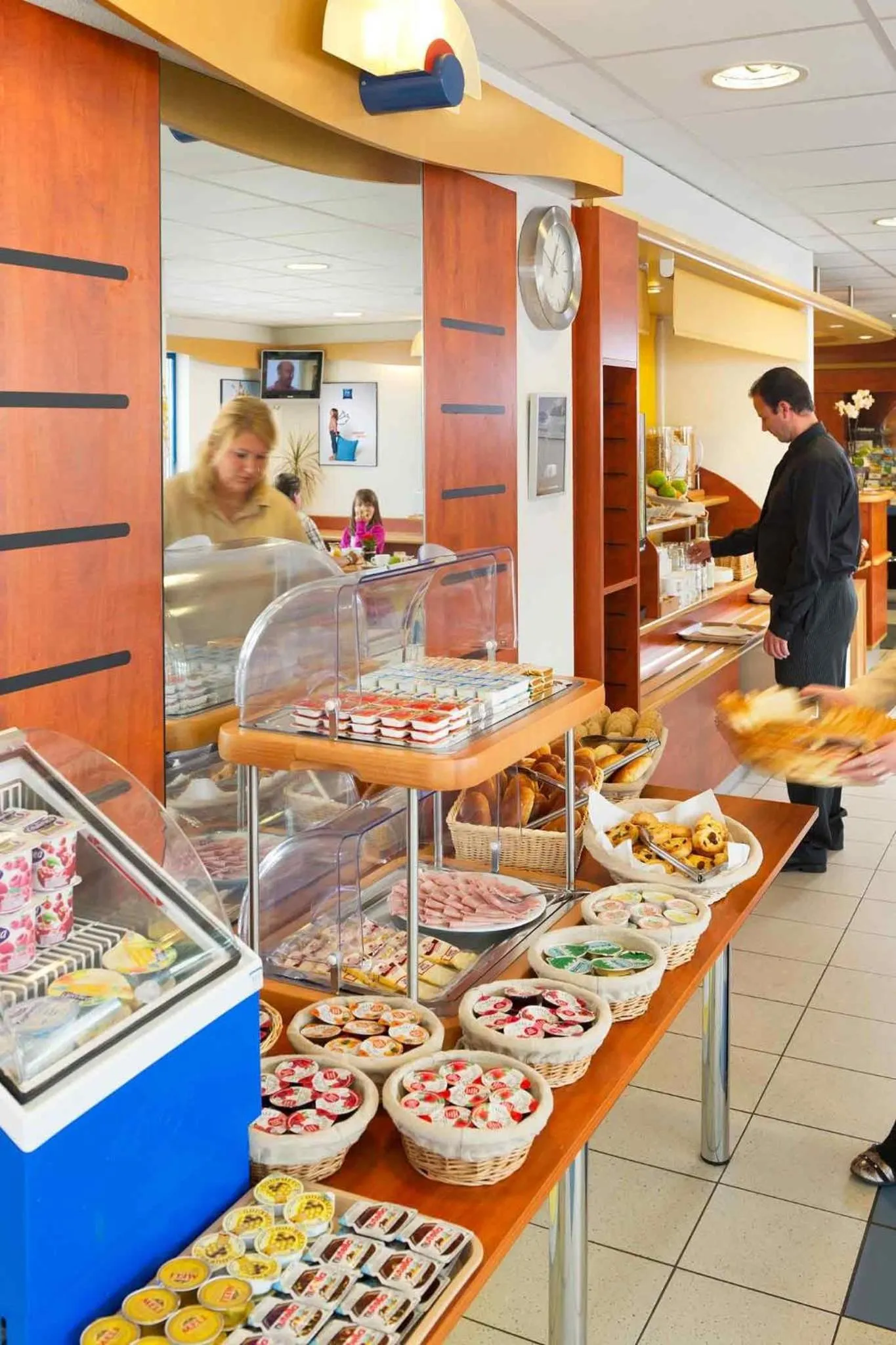 Bedroom in ibis budget Aachen Raeren Grenze