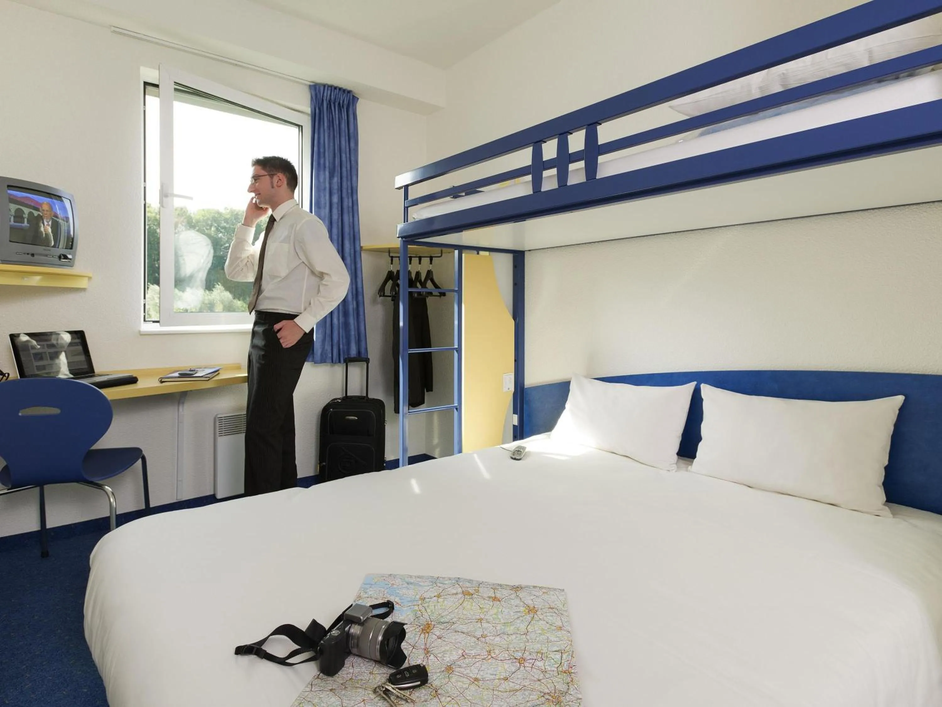 Bedroom, Bed in ibis budget Aachen Raeren Grenze