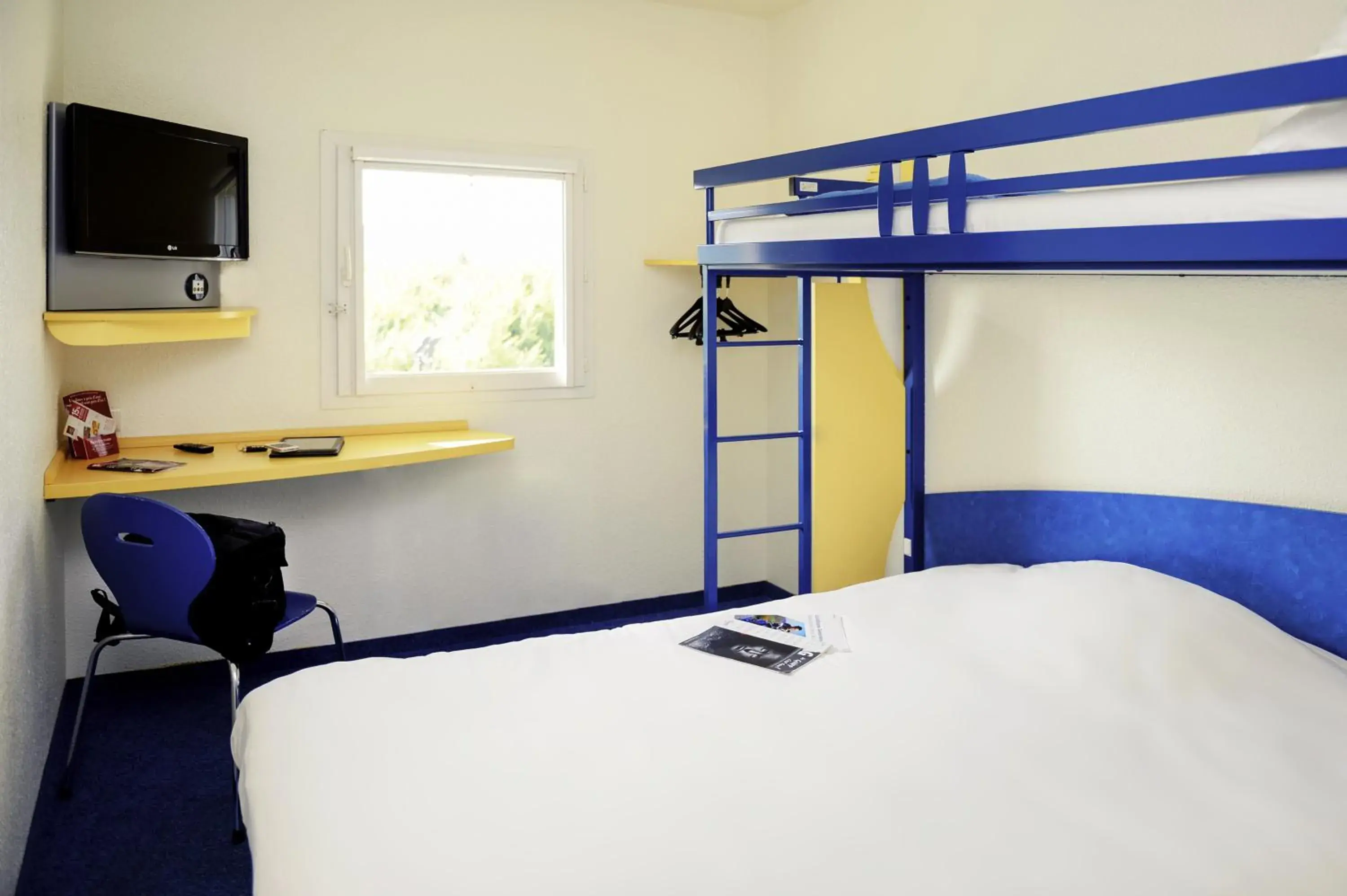 Bed in ibis budget Aachen Raeren Grenze Bed in ibis budget Aachen Raeren Grenze