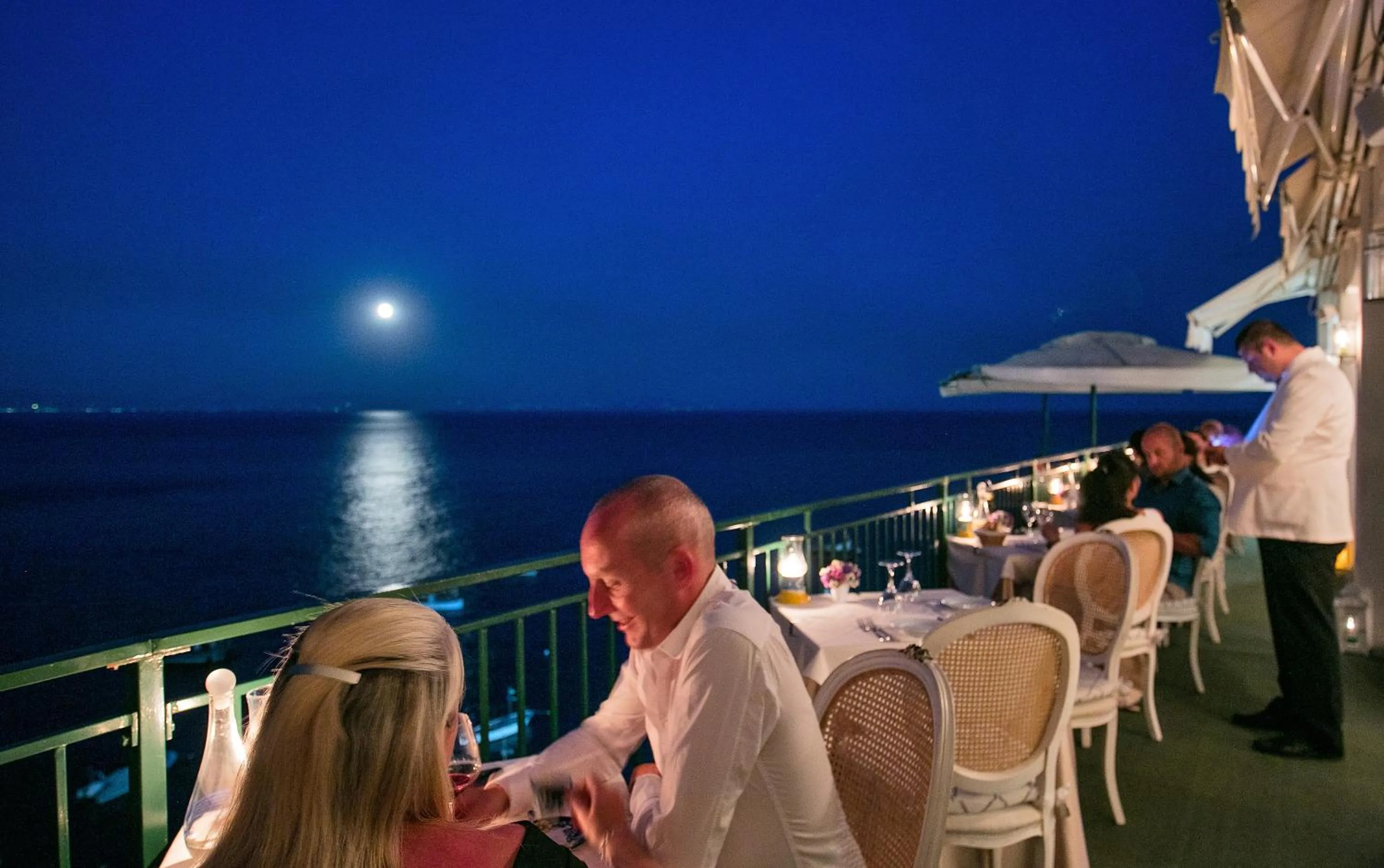 Restaurant/places to eat in Villa Corallium