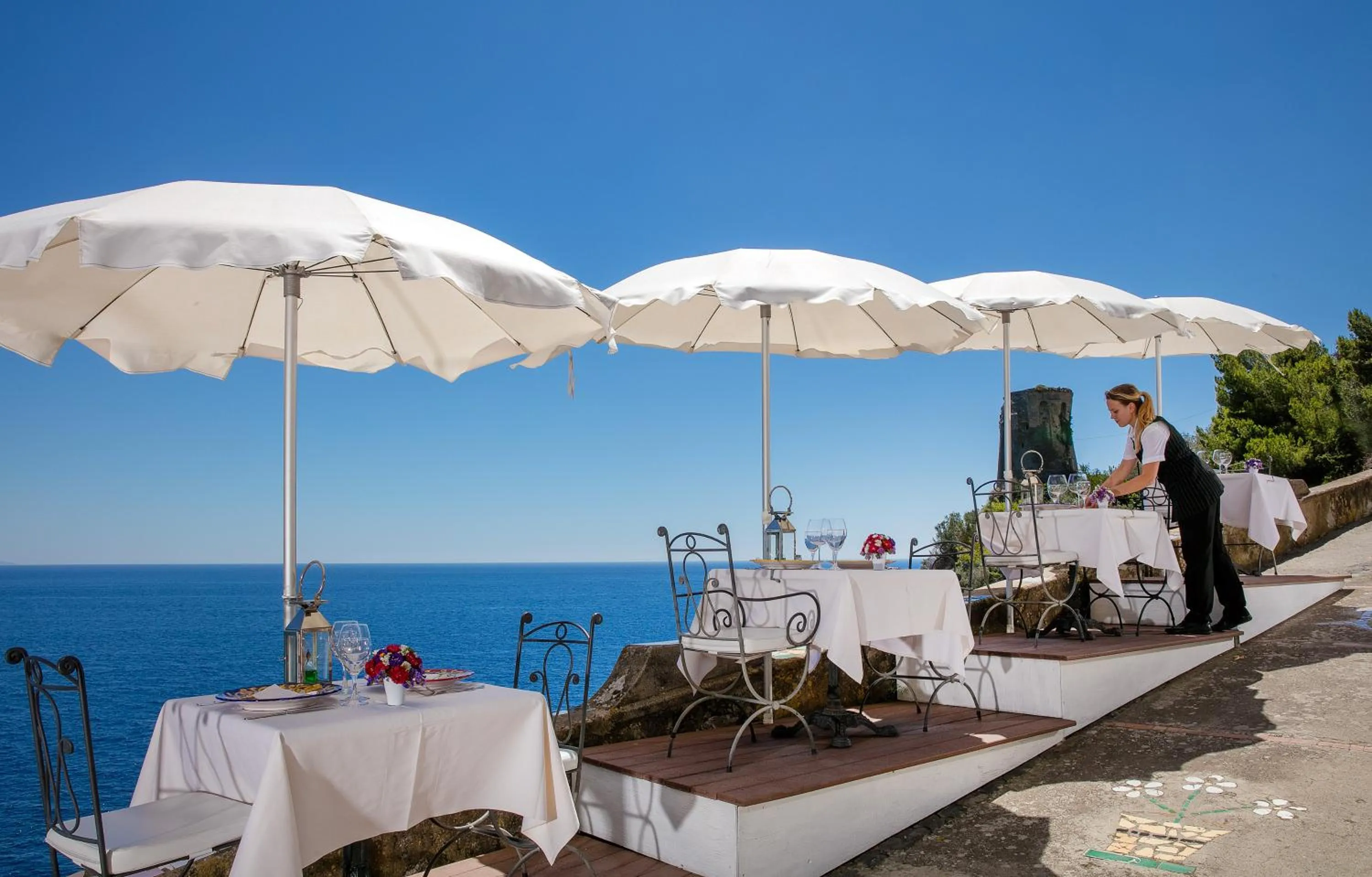 Restaurant/places to eat in Villa Corallium