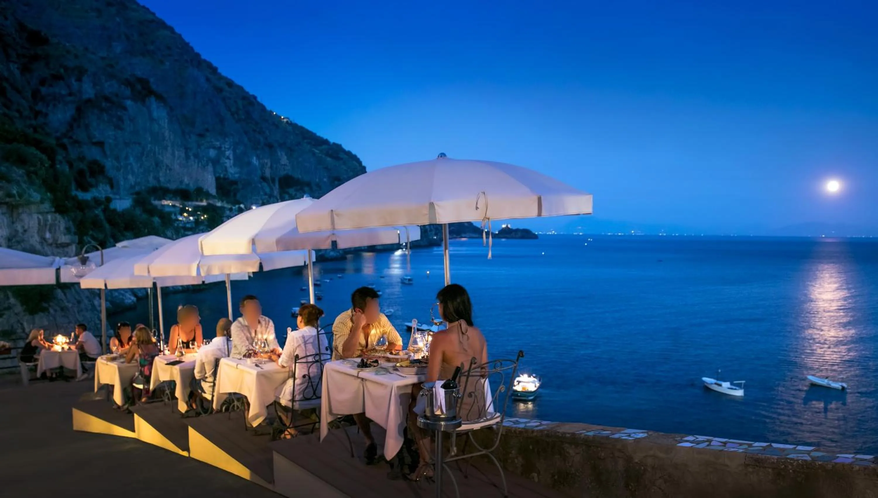 Restaurant/places to eat in Villa Corallium