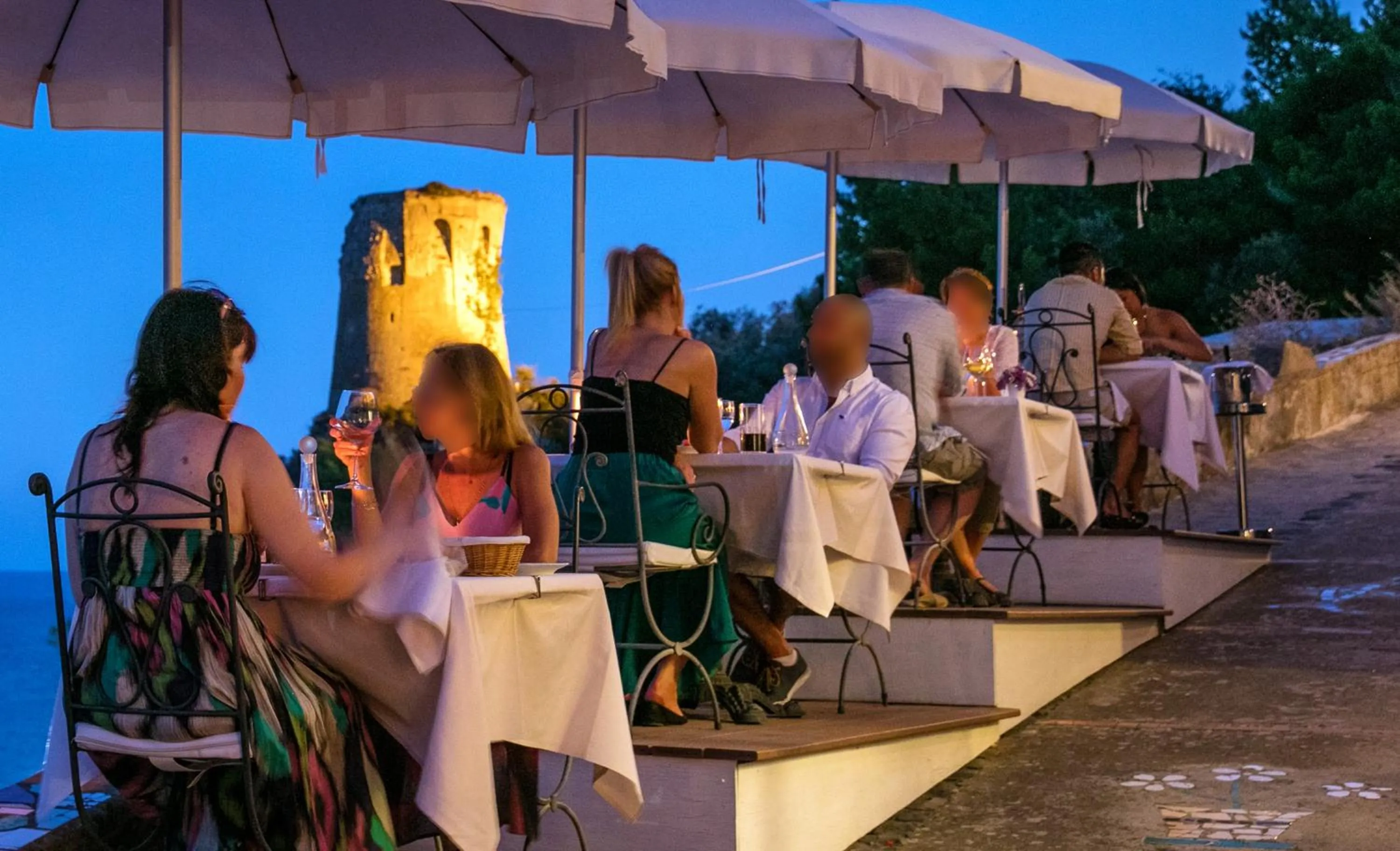 Restaurant/places to eat in Villa Corallium