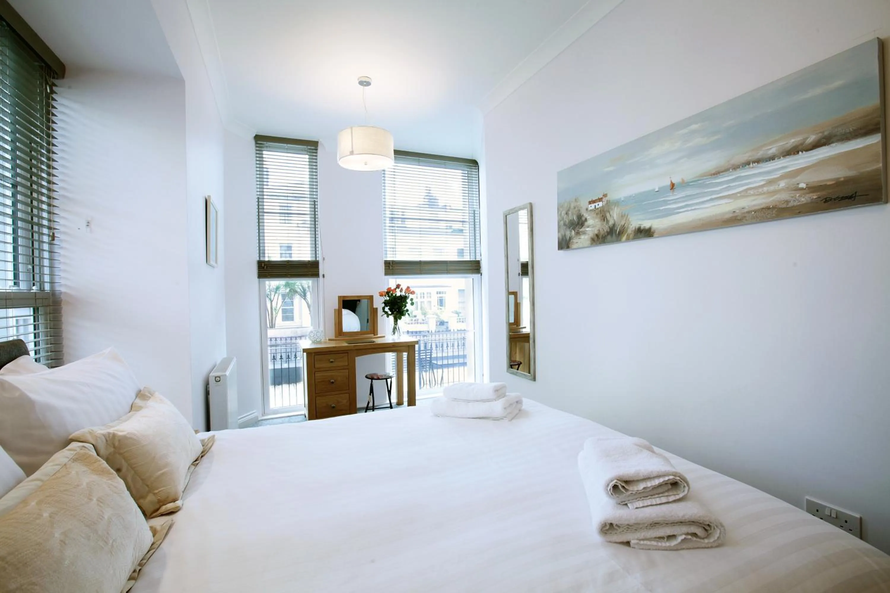 Bedroom, Bed in Austens Apartments