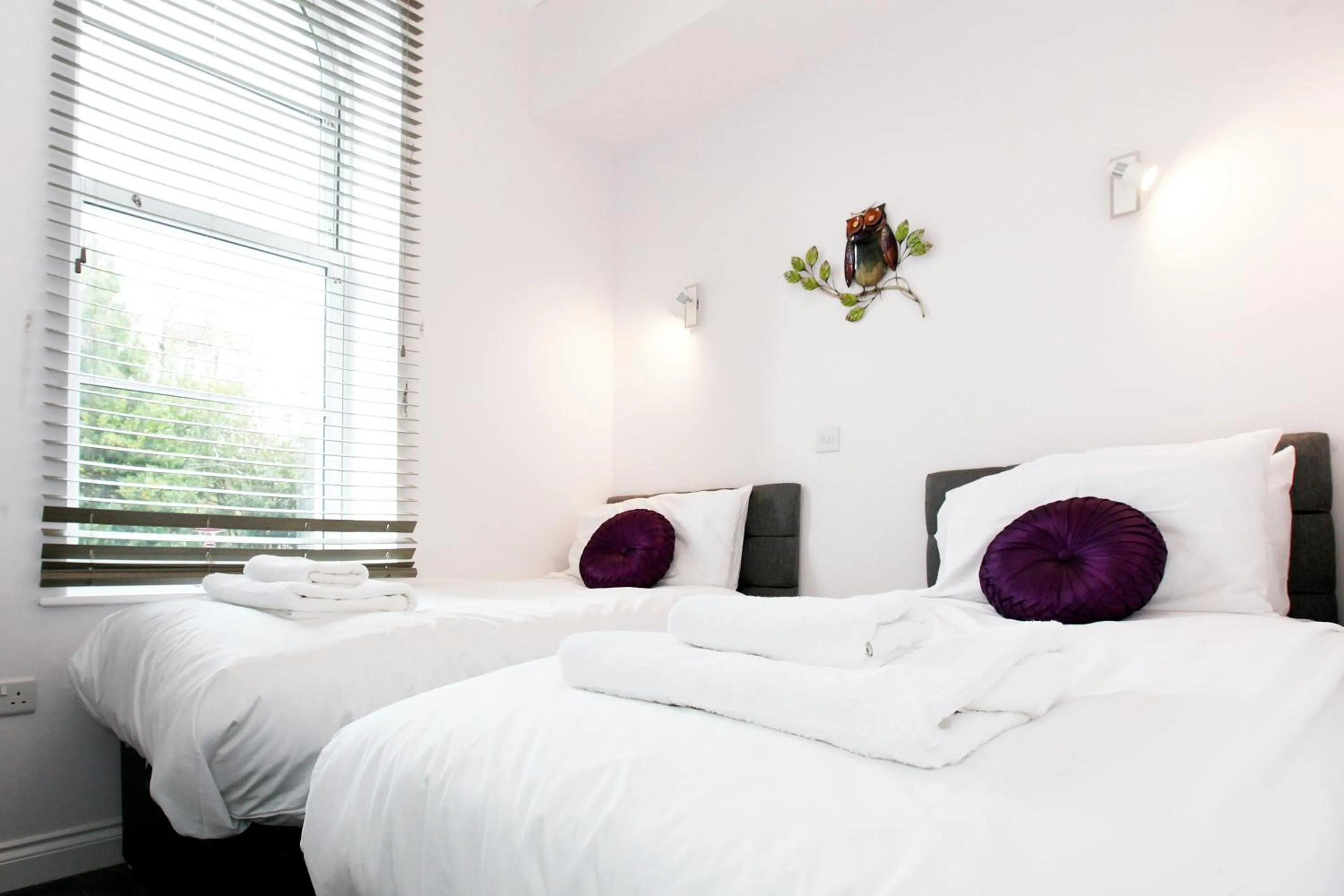 Bedroom, Bed in Austens Apartments