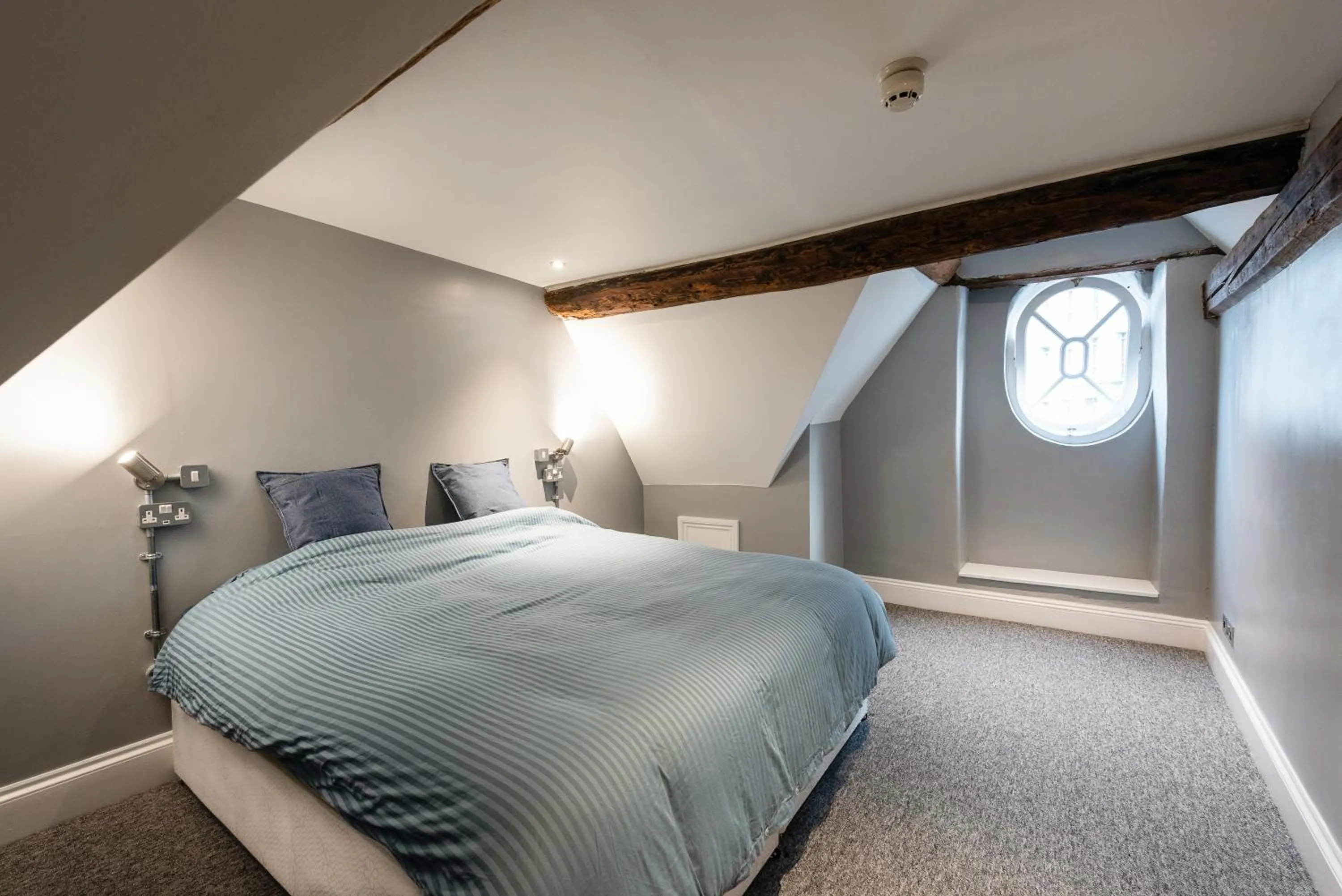 Photo of the whole room, Bed in The Full Moon Backpackers