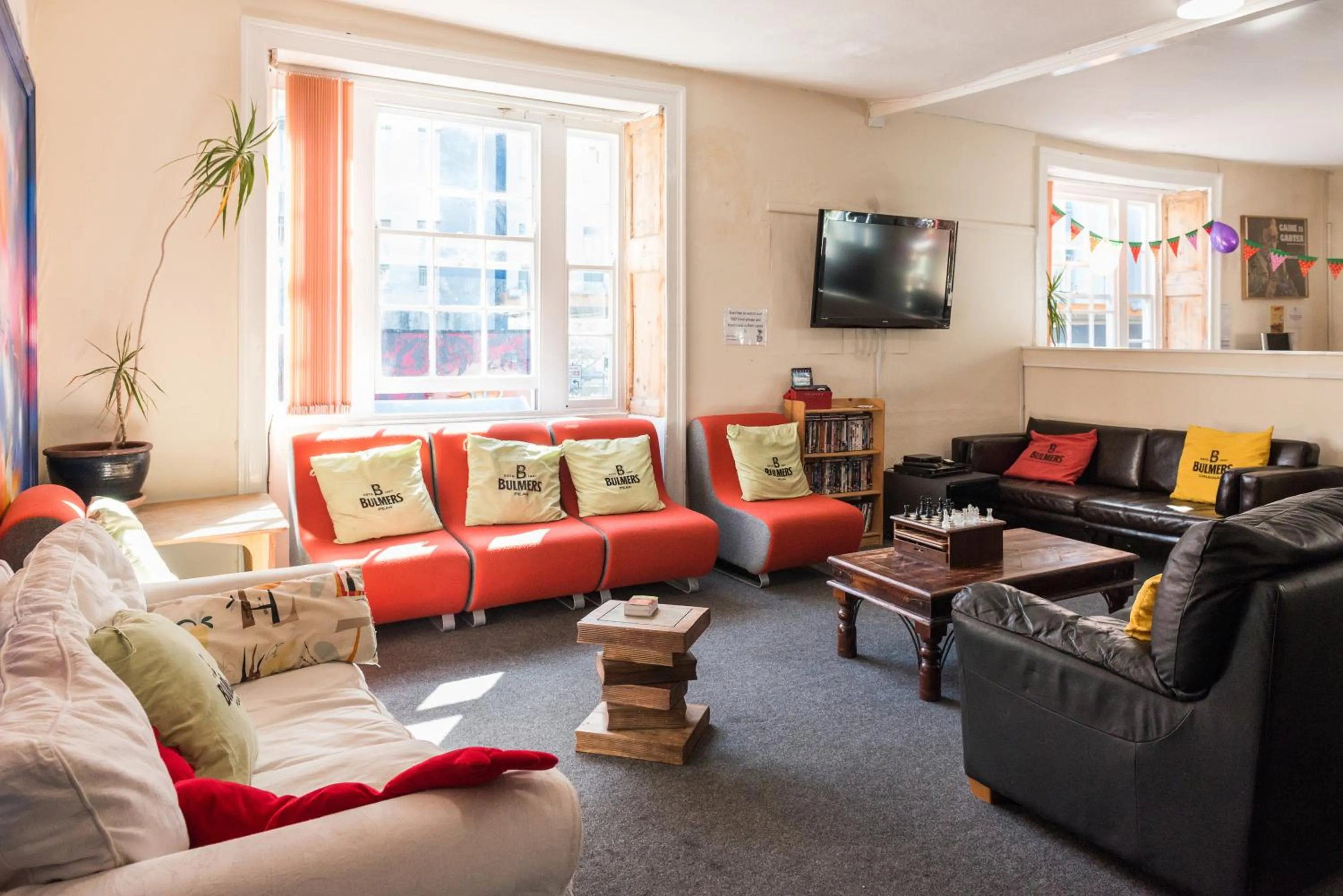 Living room in The Full Moon Backpackers
