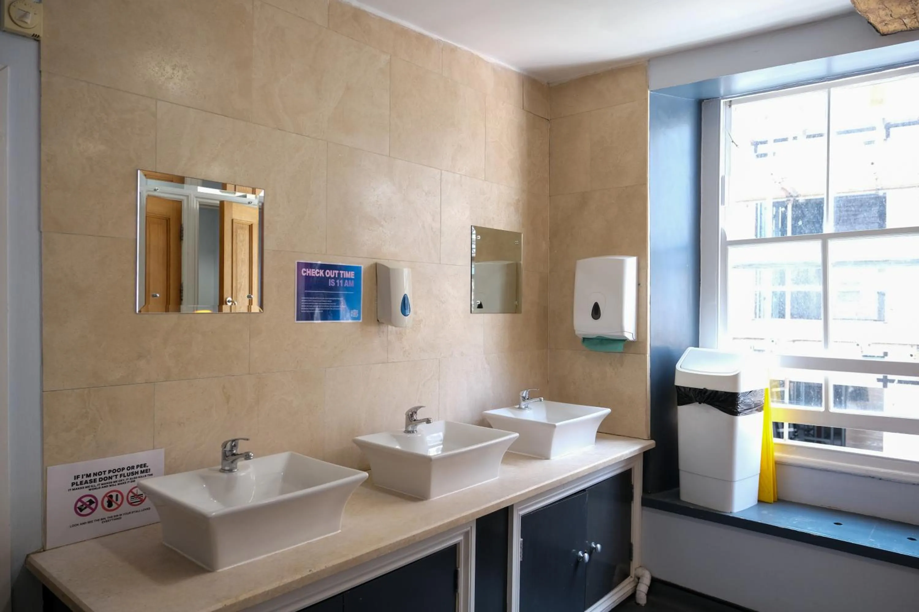 Bathroom in The Full Moon Backpackers