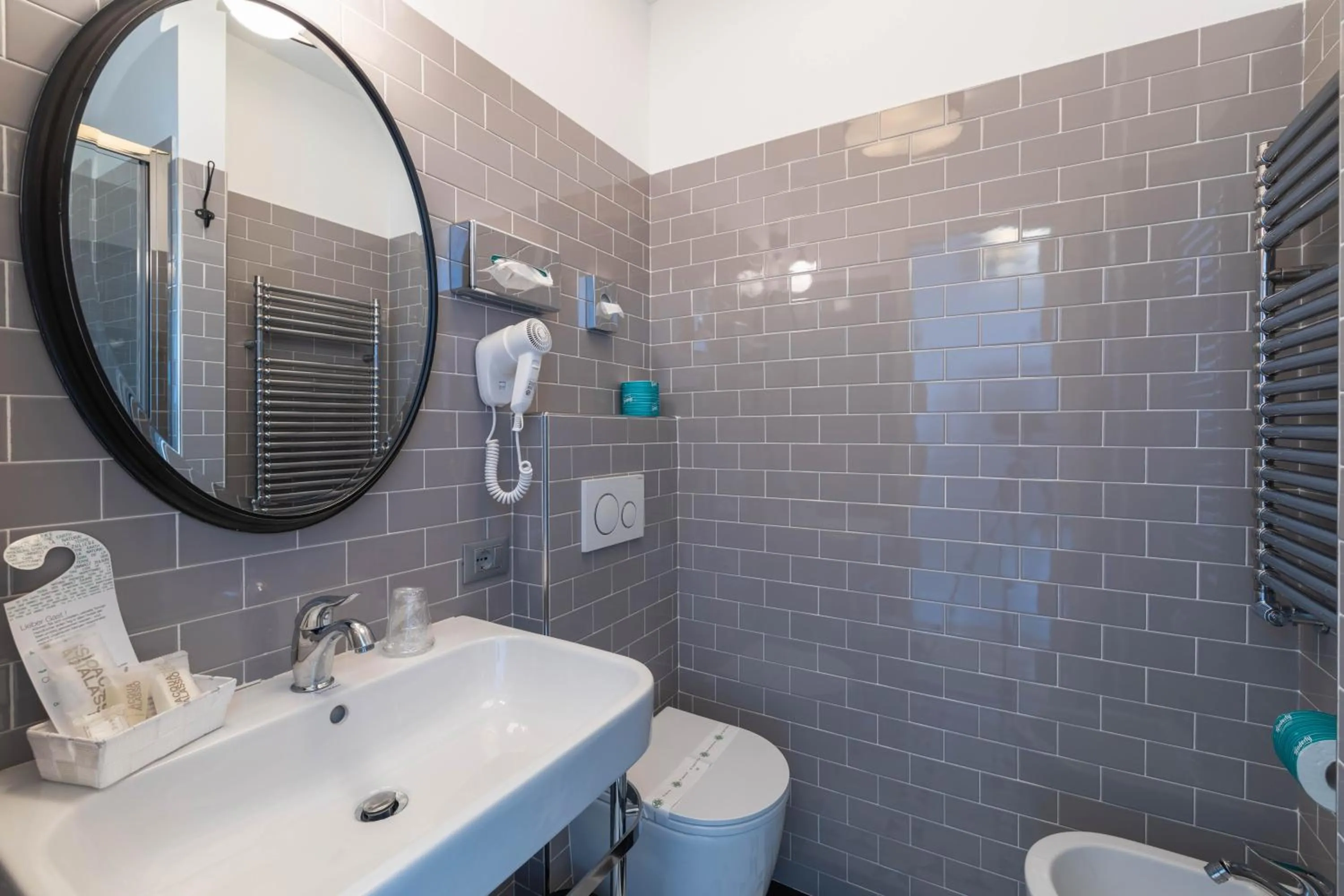 Toilet in Hotel Eden Alaxi Hotels