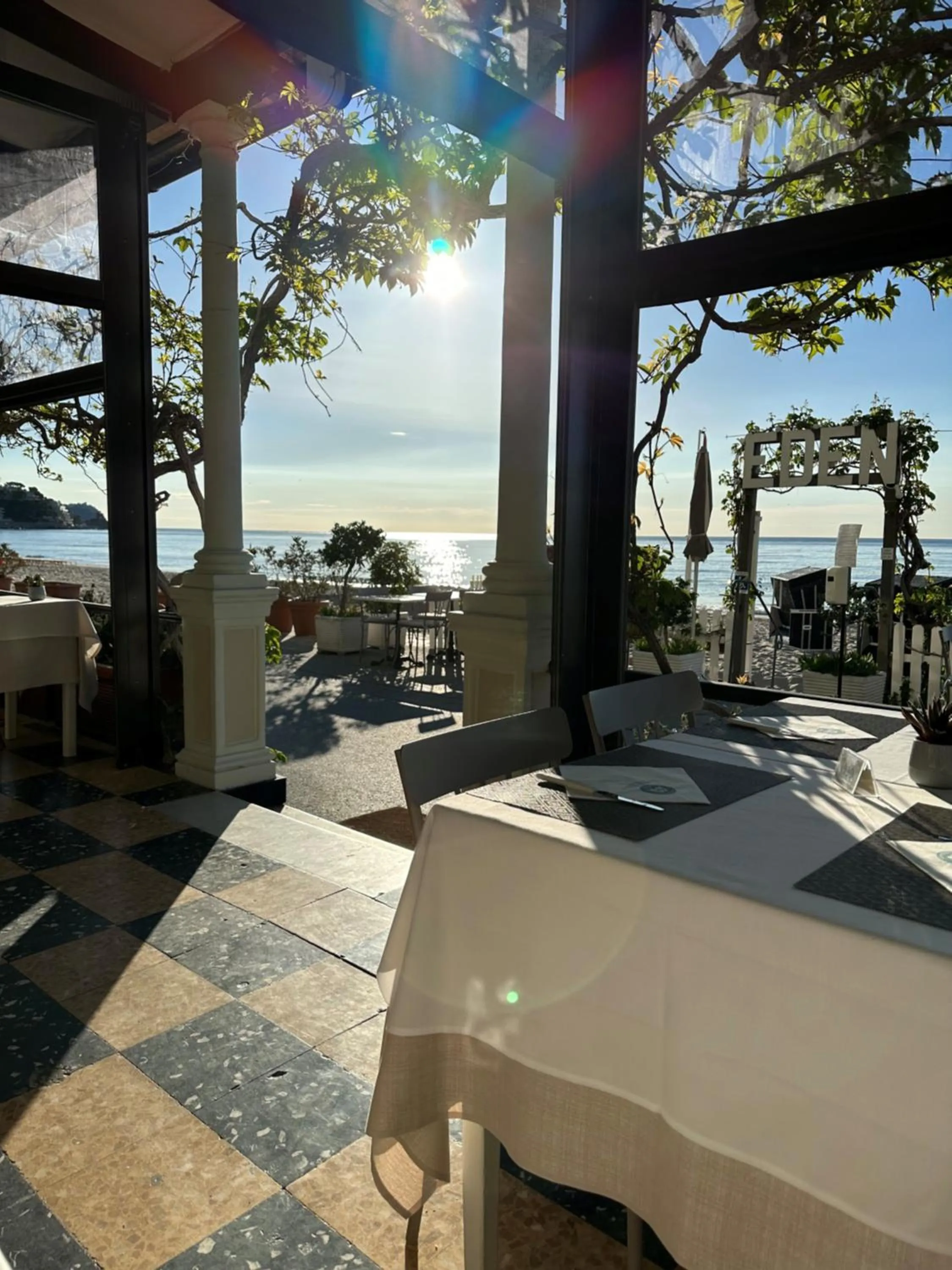 Restaurant/places to eat in Hotel Eden Alaxi Hotels