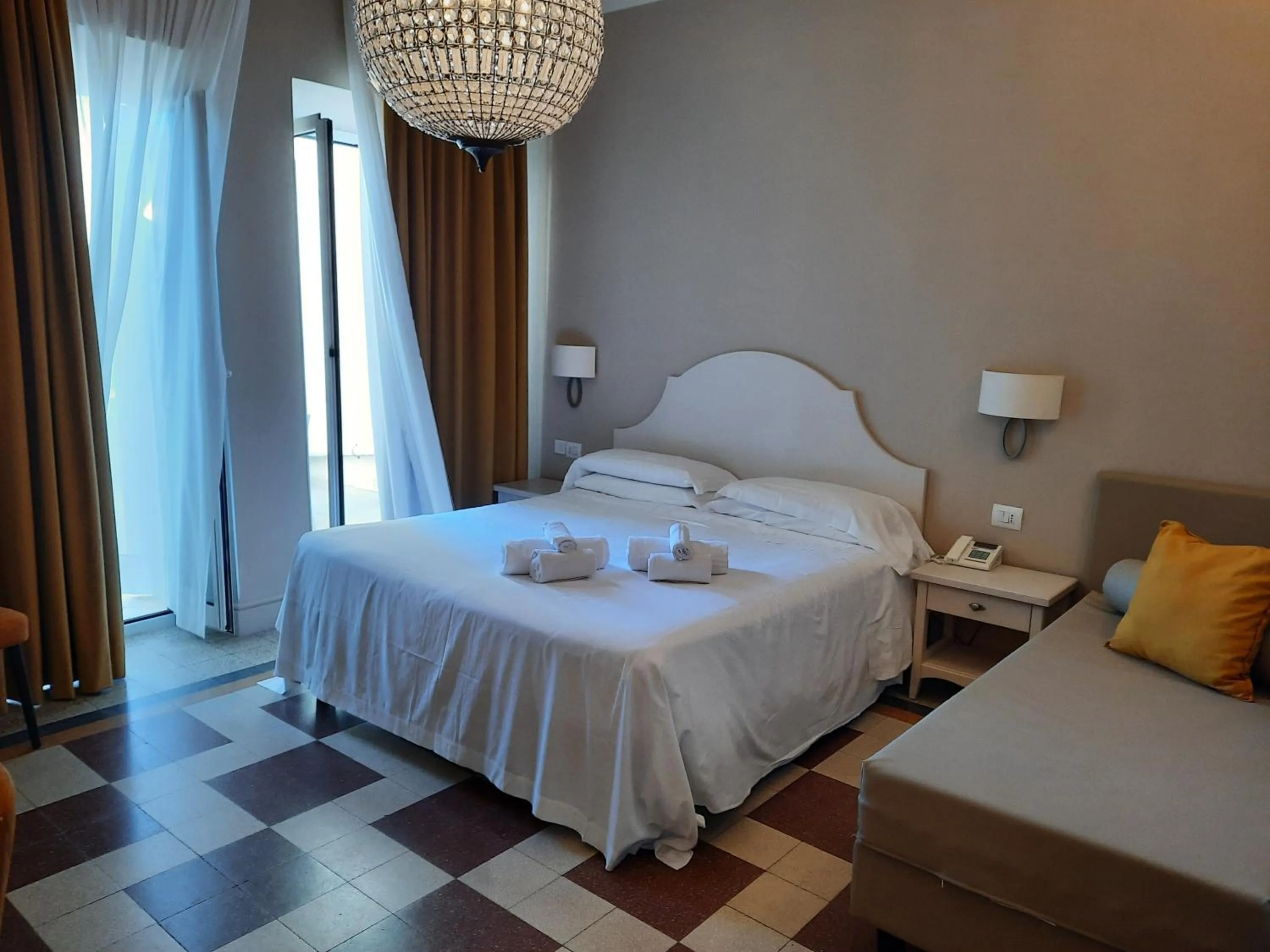 Bed in Hotel Eden Alaxi Hotels