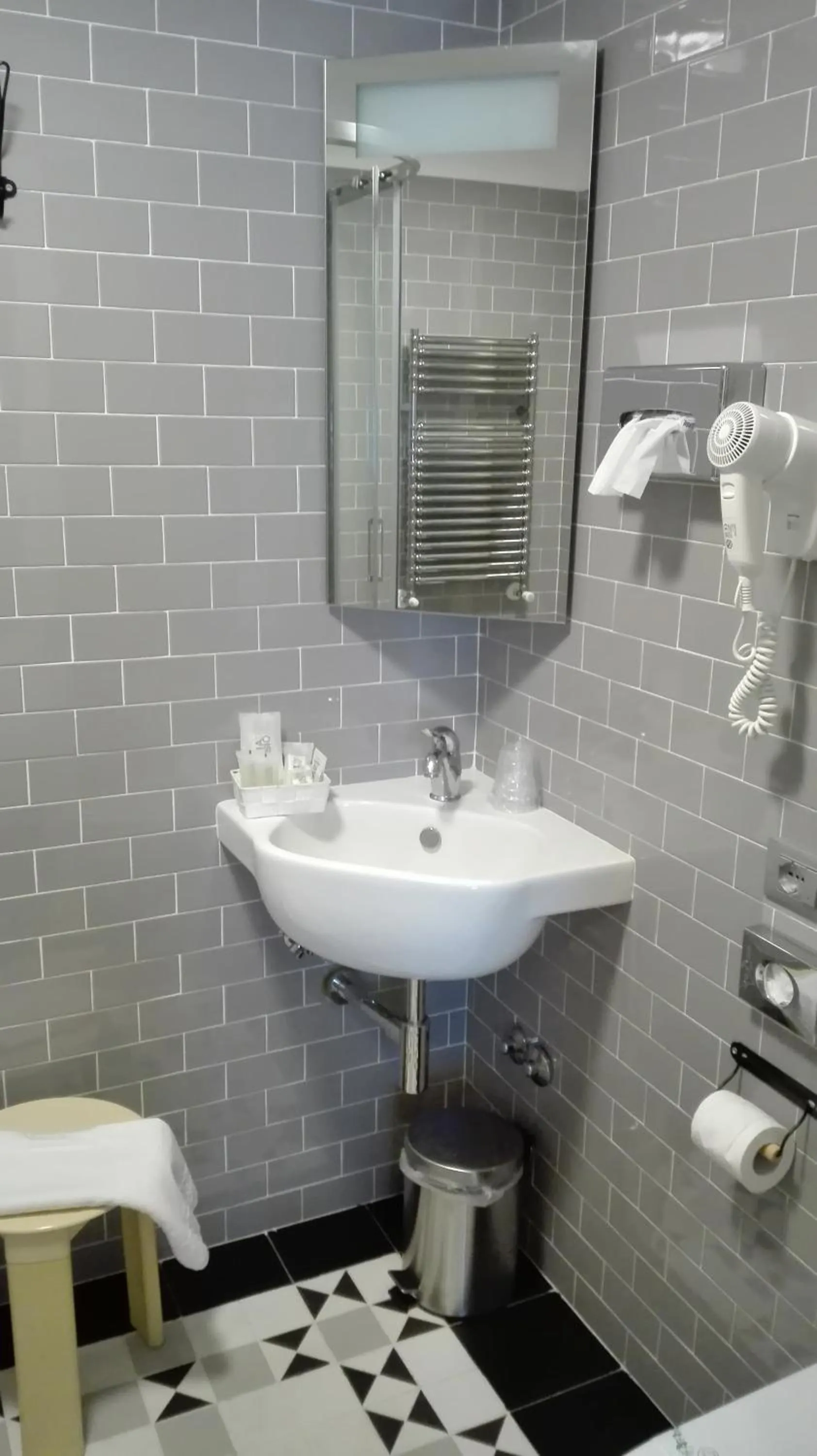 Bathroom in Hotel Eden Alaxi Hotels