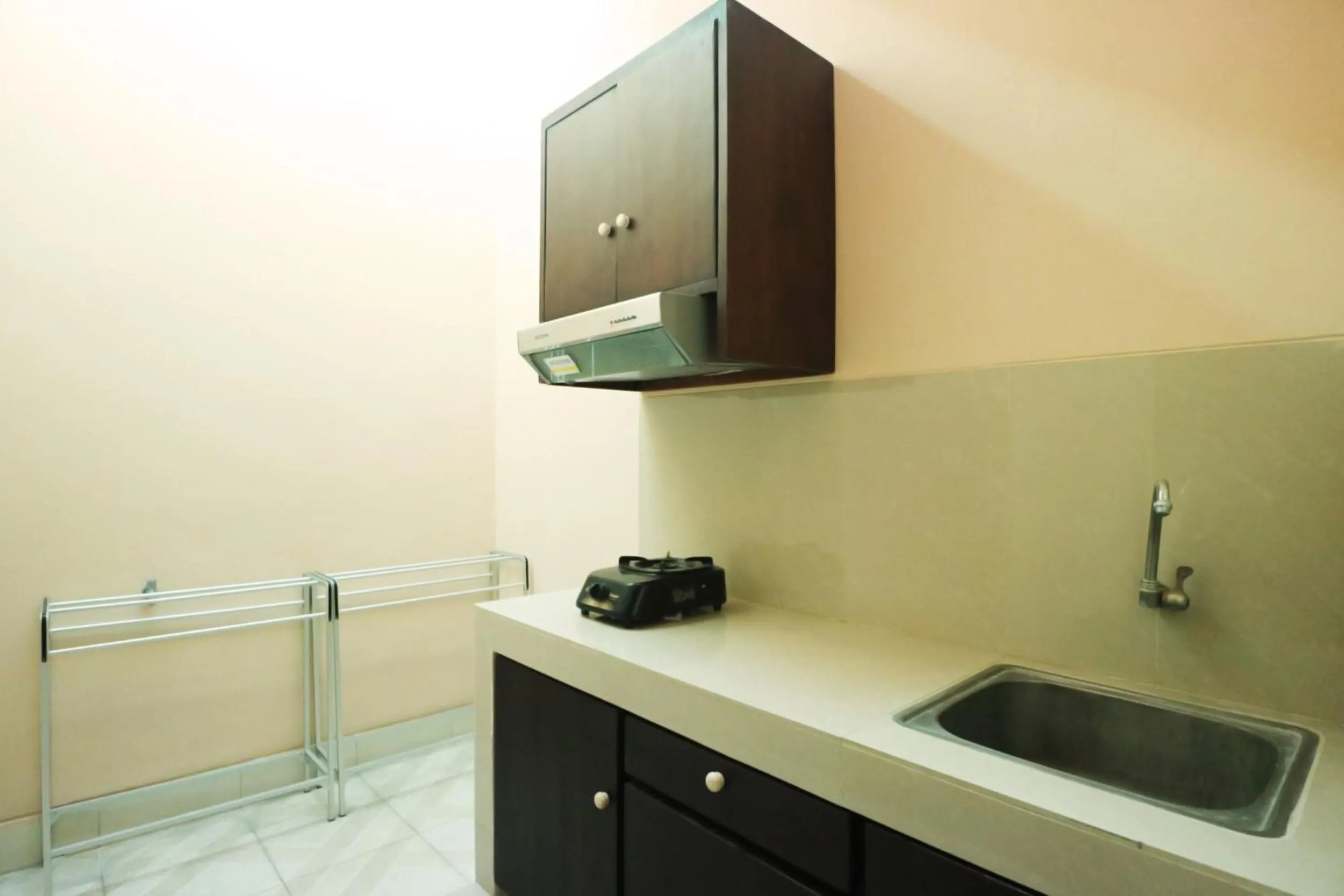 Kitchen or kitchenette in Dee Mansion